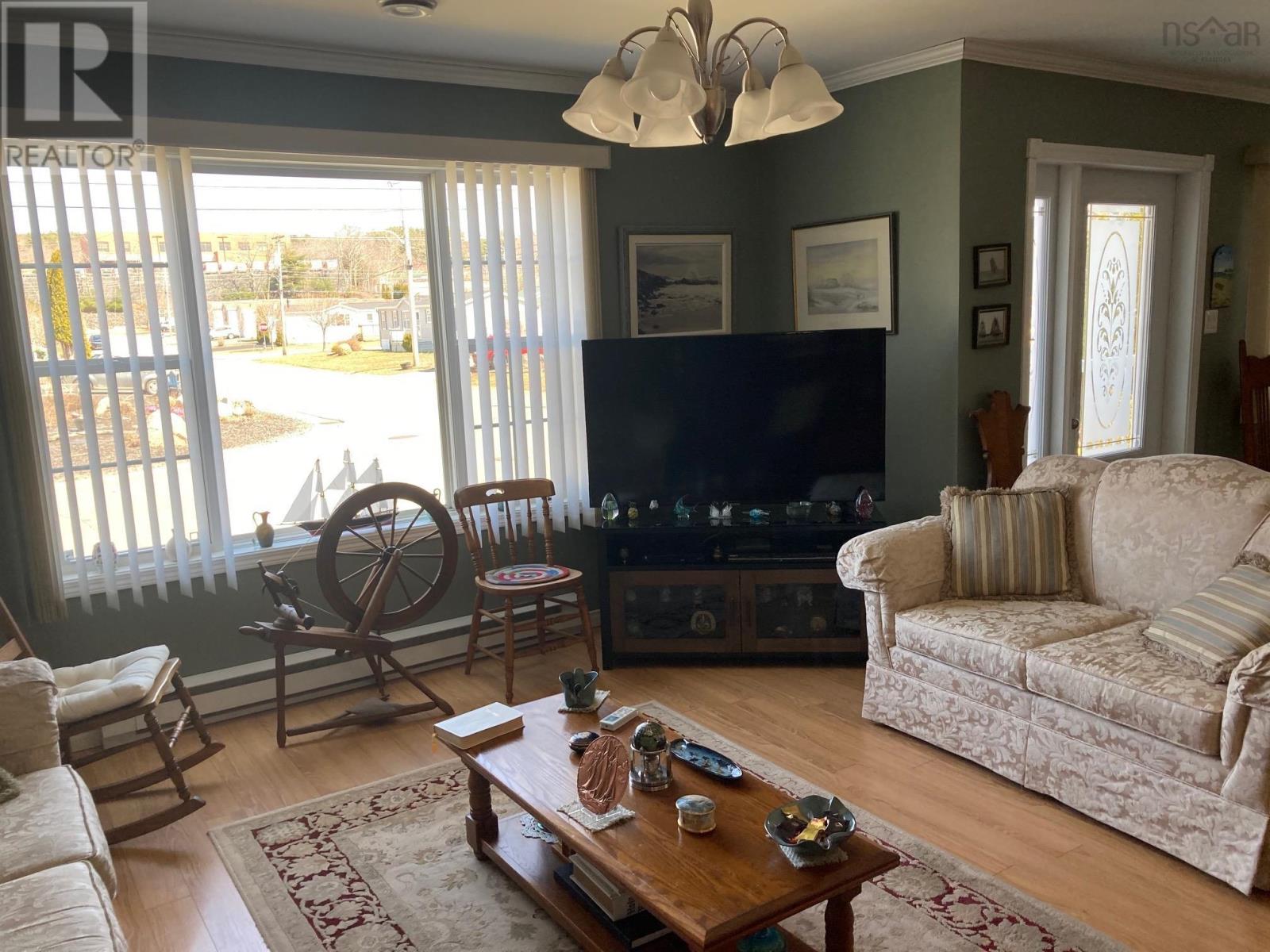 68 Sherbrooke Avenue, Lahave Heights 1, Bridgewater, Nova Scotia  B4V 4E7 - Photo 10 - 202506229