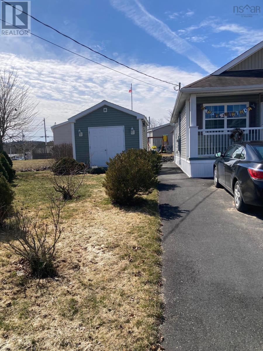 68 Sherbrooke Avenue, Lahave Heights 1, Bridgewater, Nova Scotia  B4V 4E7 - Photo 3 - 202506229