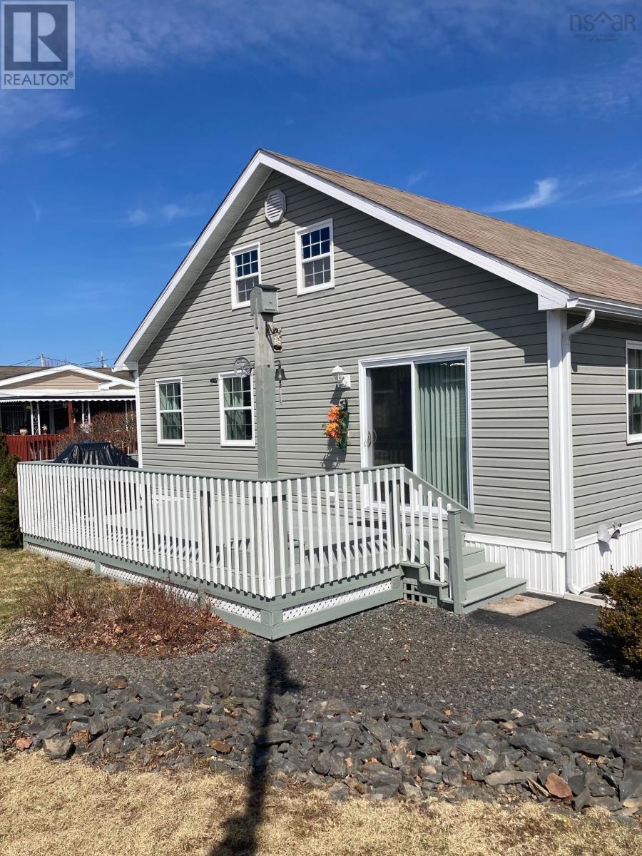 68 Sherbrooke Avenue, Lahave Heights 1, Bridgewater, Nova Scotia  B4V 4E7 - Photo 4 - 202506229