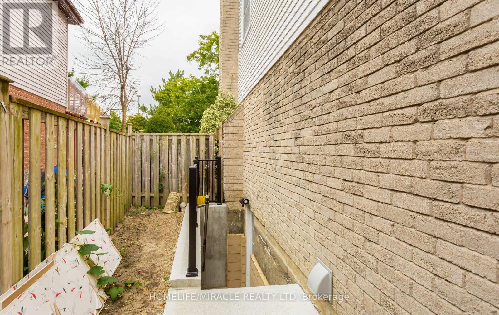 82 Northampton Street, Brampton, Ontario  L6S 3Y7 - Photo 37 - W12050066