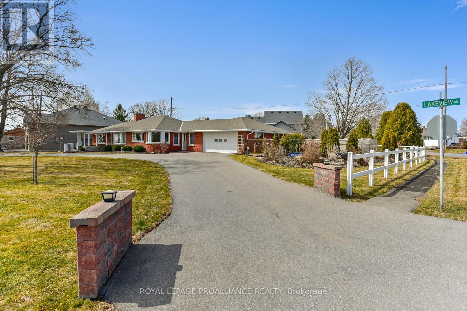 26 LAKEVIEW DRIVE South Dundas