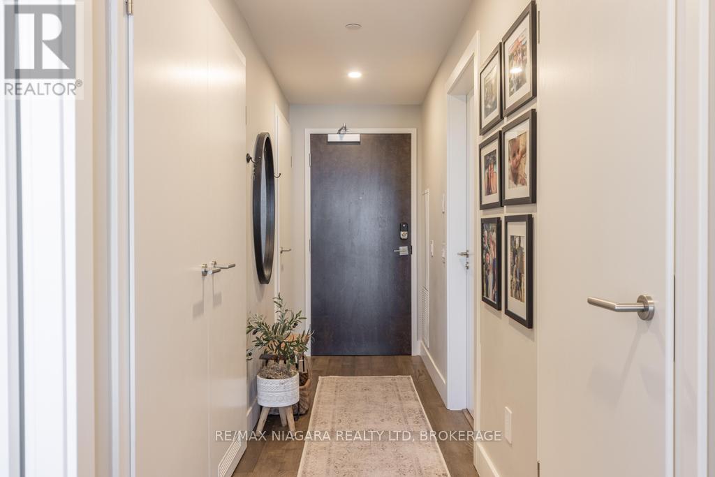 302 - 57 Lakeport Road, St. Catharines (Port Dalhousie), Ontario  L2N 4P6 - Photo 3 - X12050516