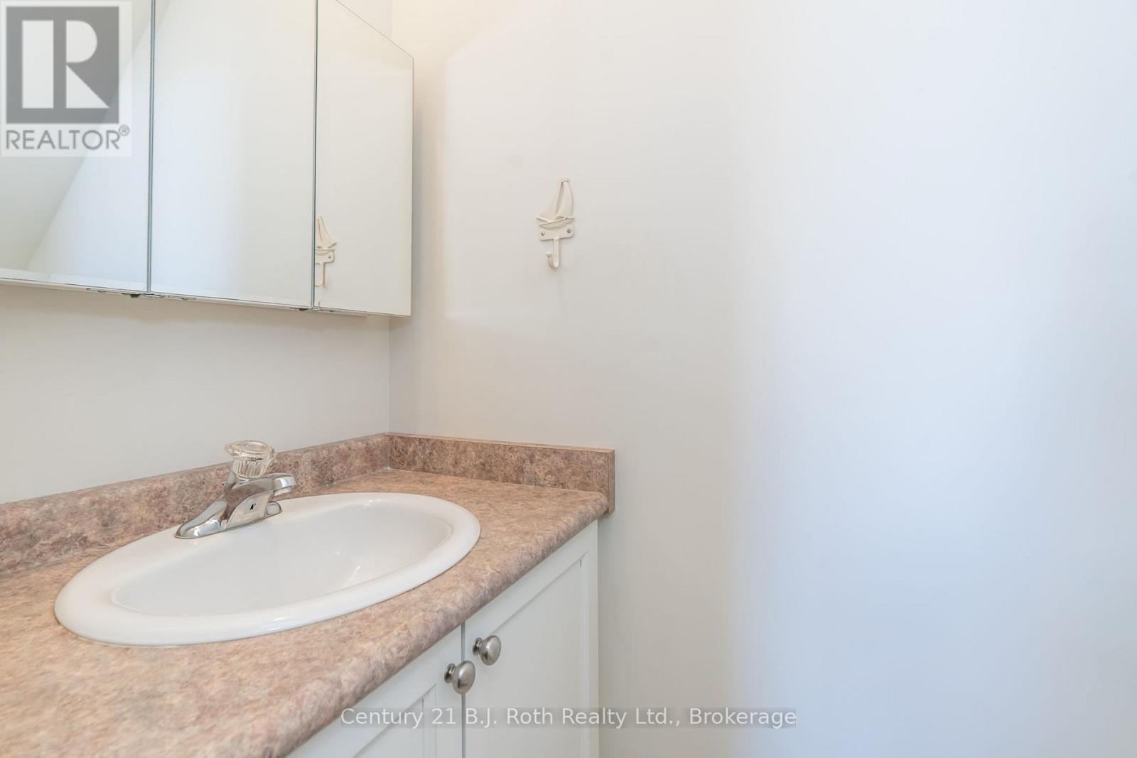 42 Madawaska Trail, Wasaga Beach, Ontario  L9Z 1X7 - Photo 32 - S12050615