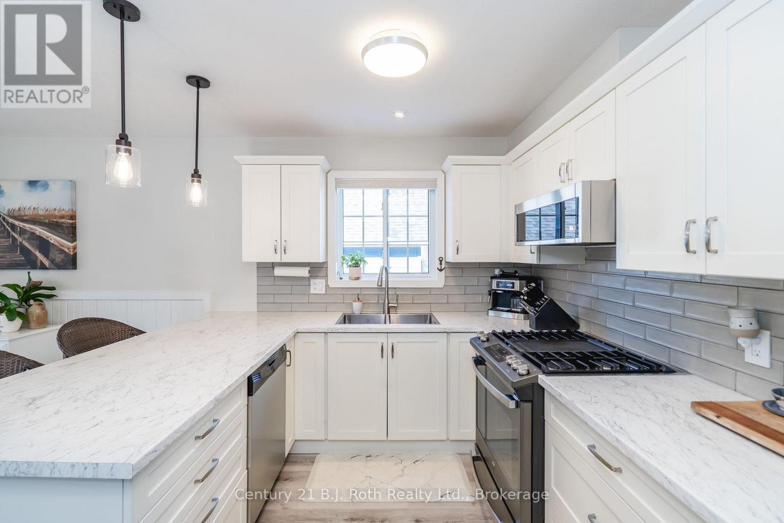 42 Madawaska Trail, Wasaga Beach, Ontario  L9Z 1X7 - Photo 8 - S12050615