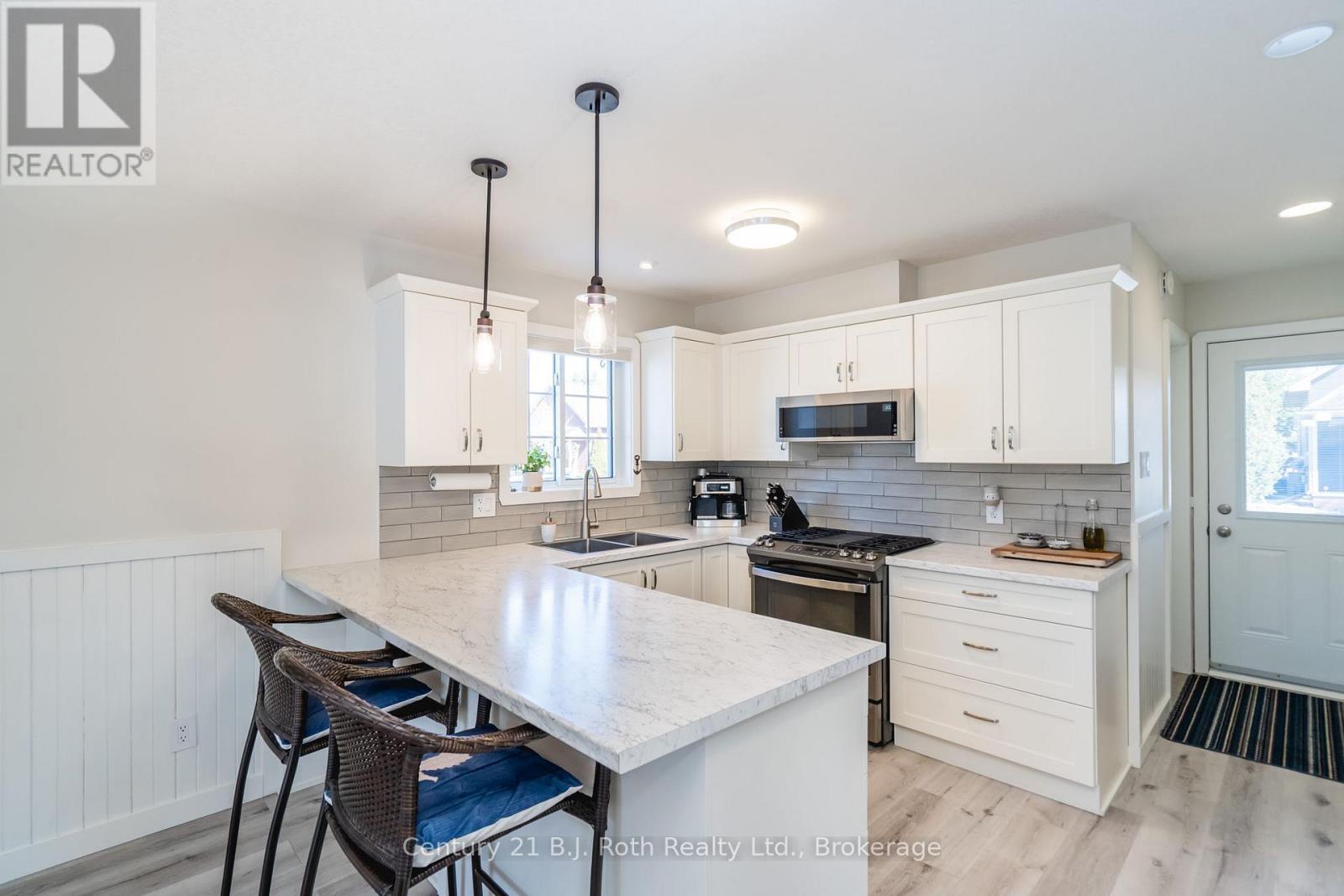 42 Madawaska Trail, Wasaga Beach, Ontario  L9Z 1X7 - Photo 9 - S12050615