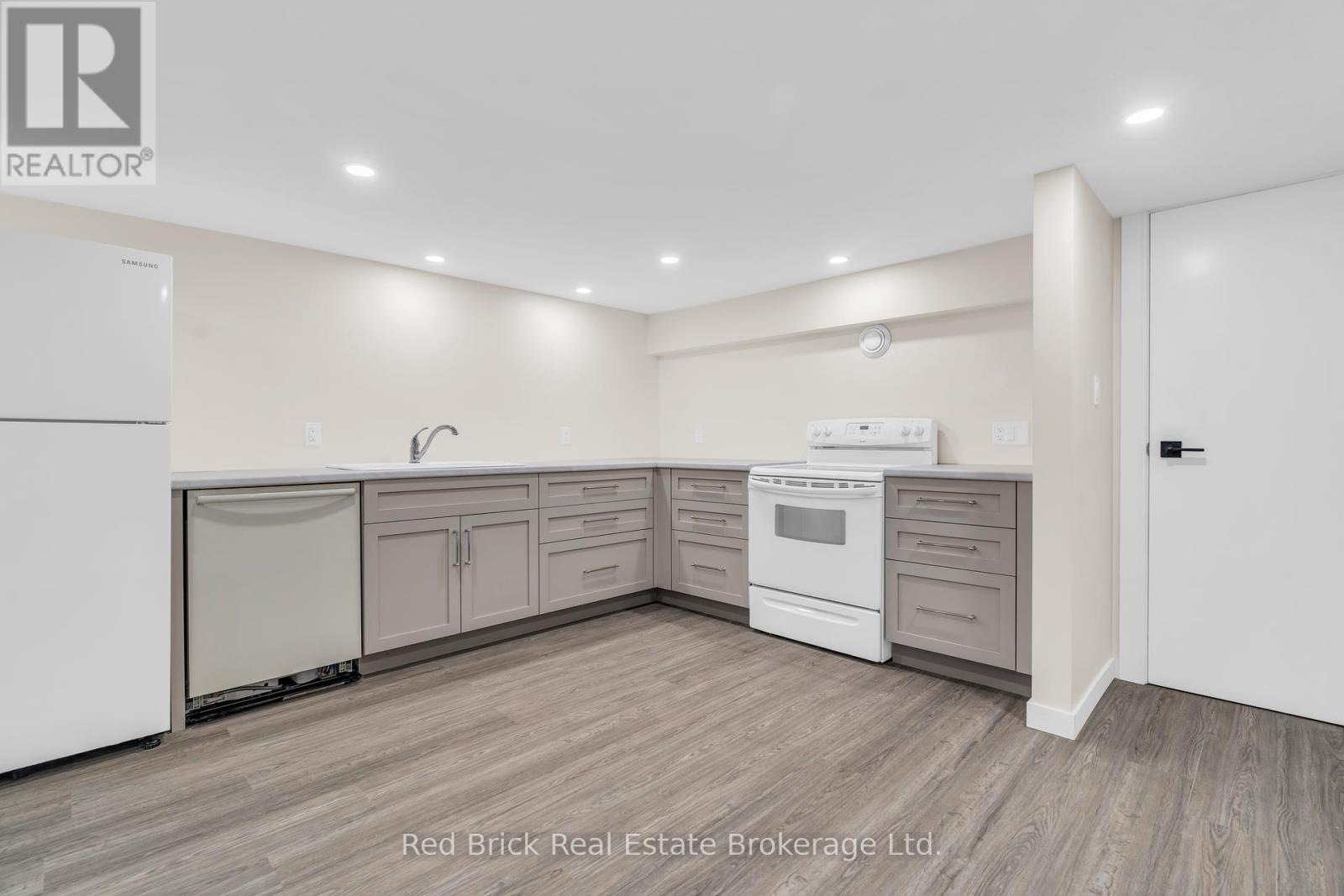 15 Clearview Street, Guelph, Ontario  N1E 6C4 - Photo 24 - X12050612