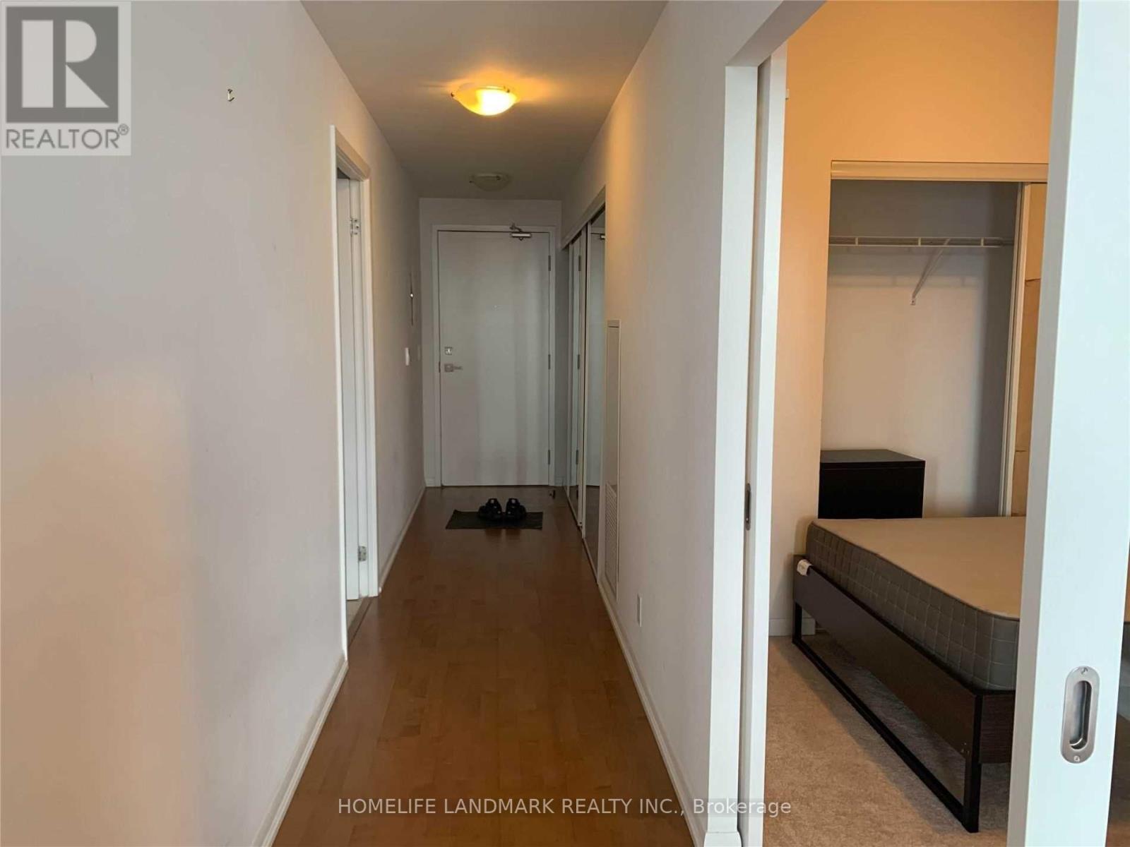 1602 - 832 Bay Street, Toronto (Bay Street Corridor), Ontario  M5S 1Z6 - Photo 1 - C12050496