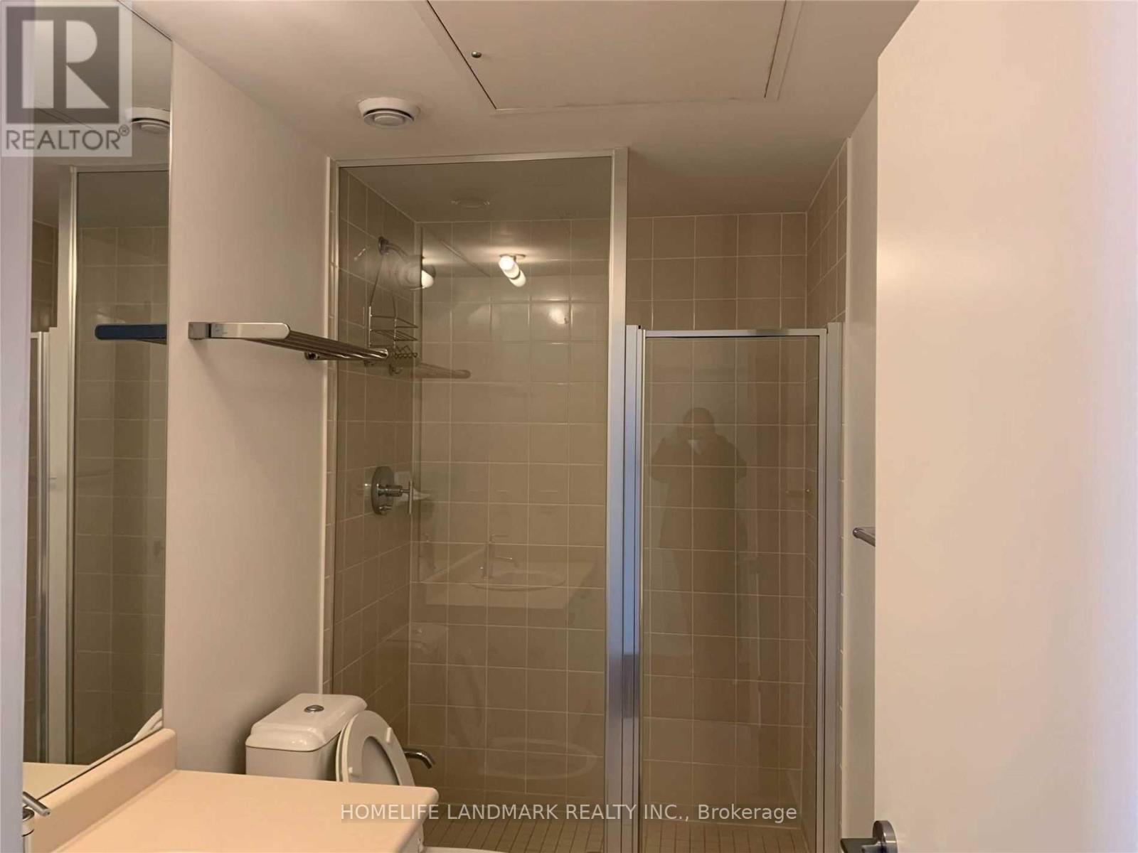 1602 - 832 Bay Street, Toronto (Bay Street Corridor), Ontario  M5S 1Z6 - Photo 3 - C12050496