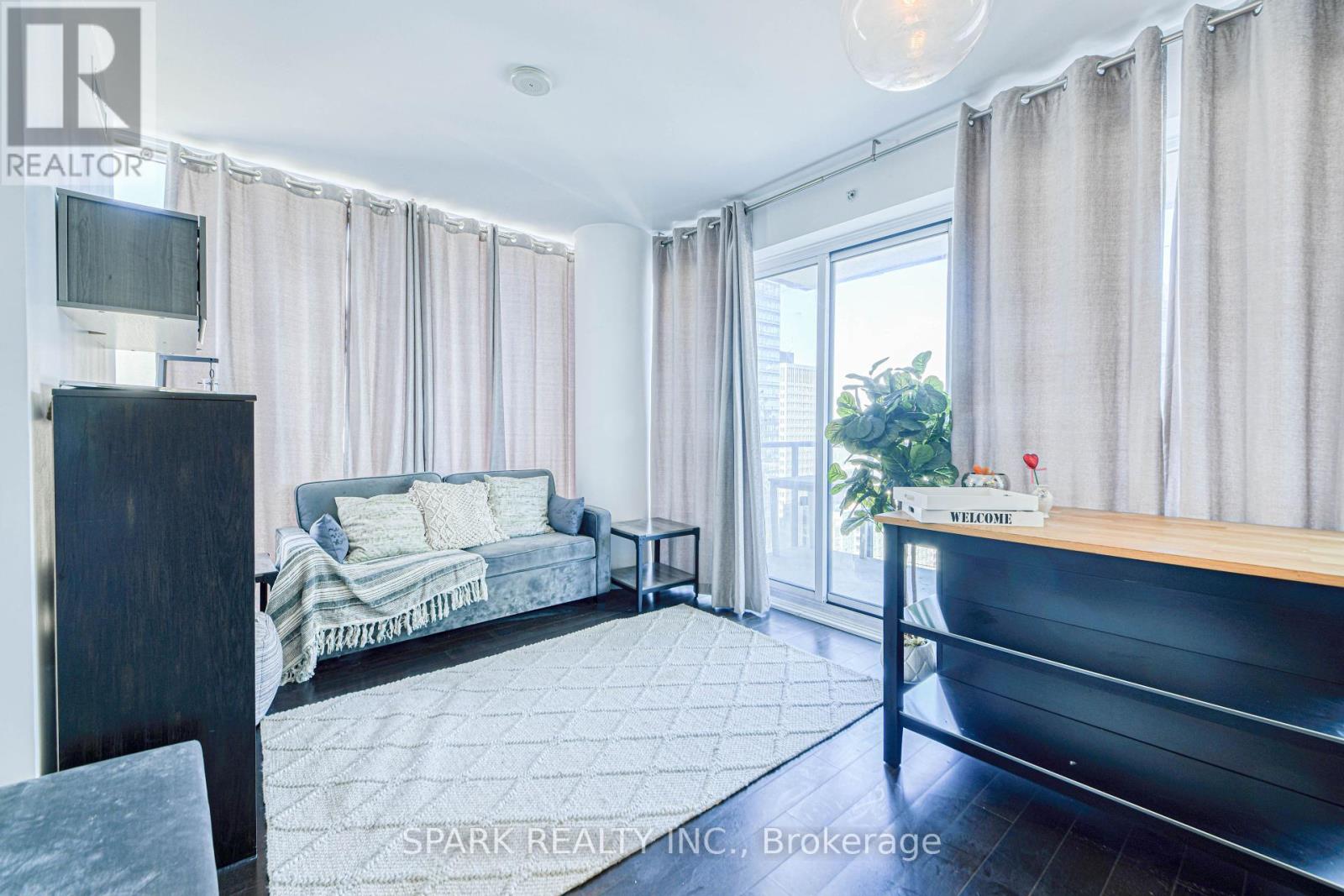 2405 - 15 GRENVILLE STREET, Toronto, Ontario