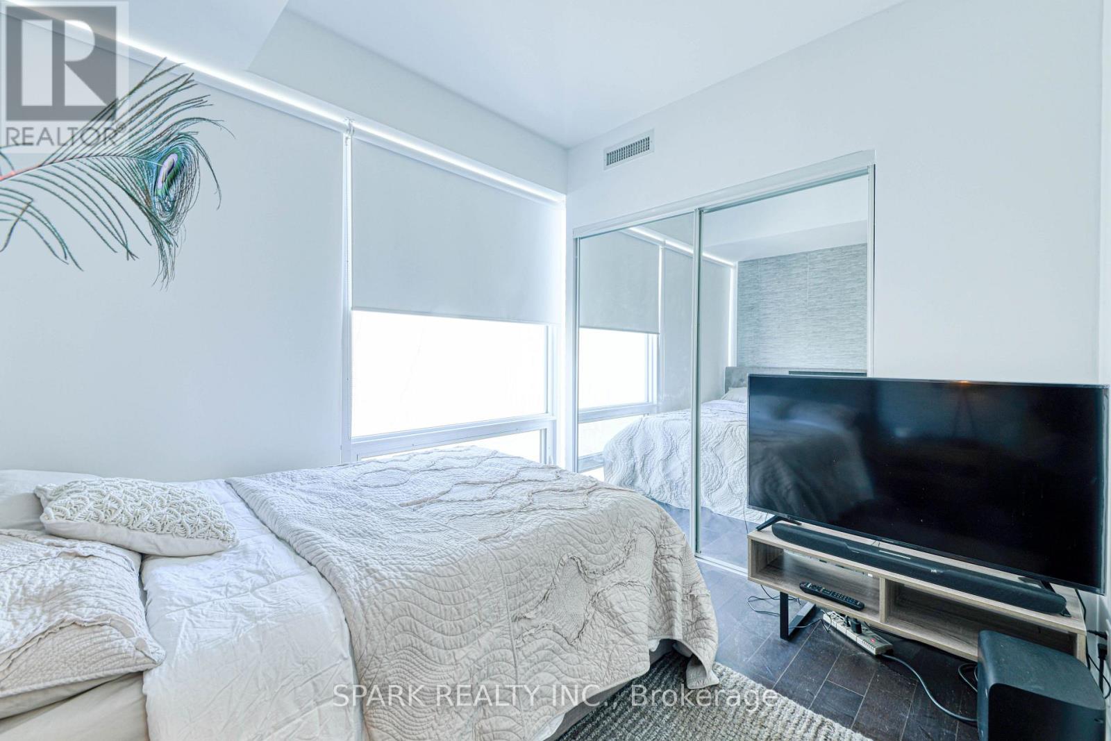 2405 - 15 Grenville Street, Toronto, Ontario  M4Y 1A1 - Photo 11 - C12050558