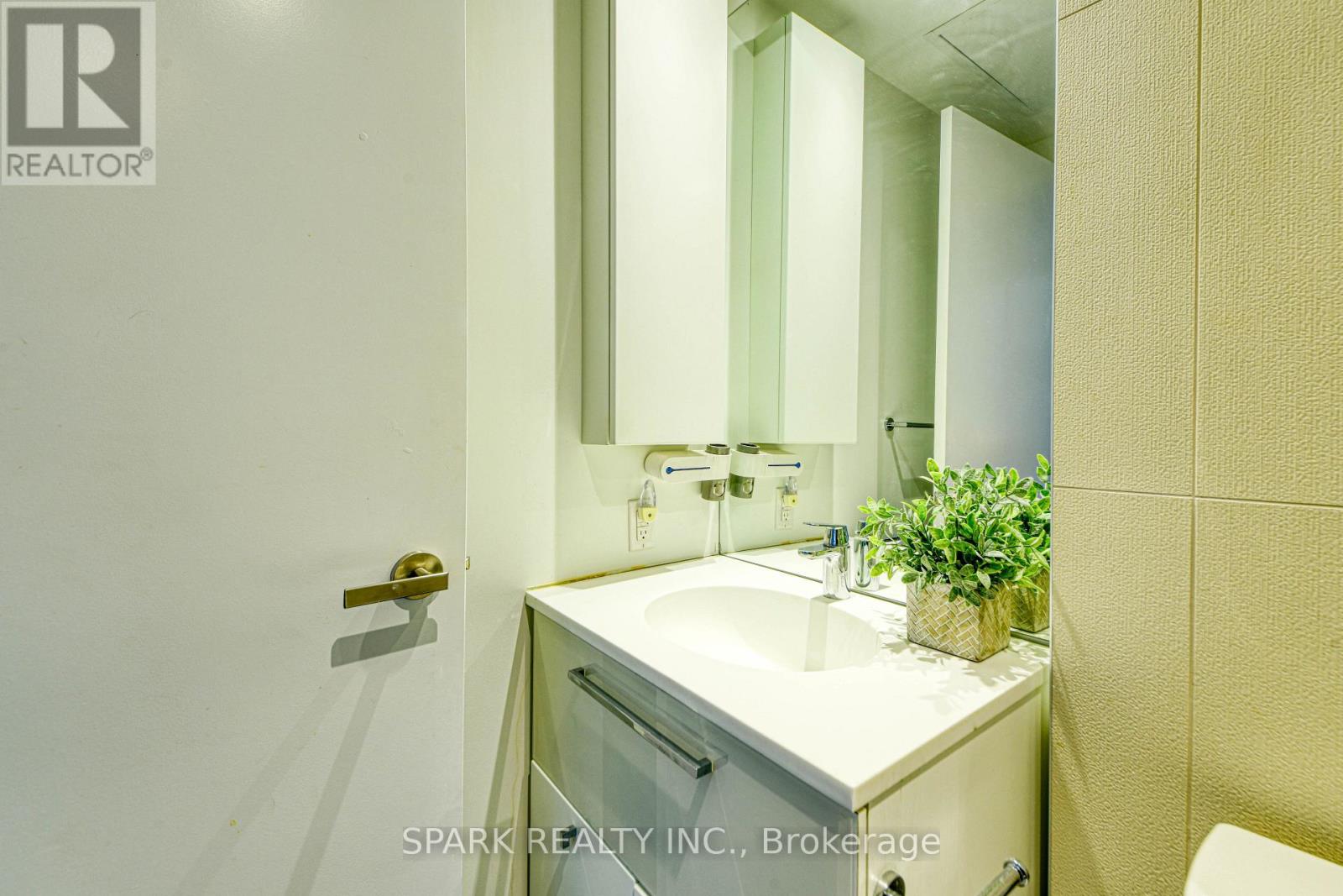 2405 - 15 Grenville Street, Toronto, Ontario  M4Y 1A1 - Photo 19 - C12050558