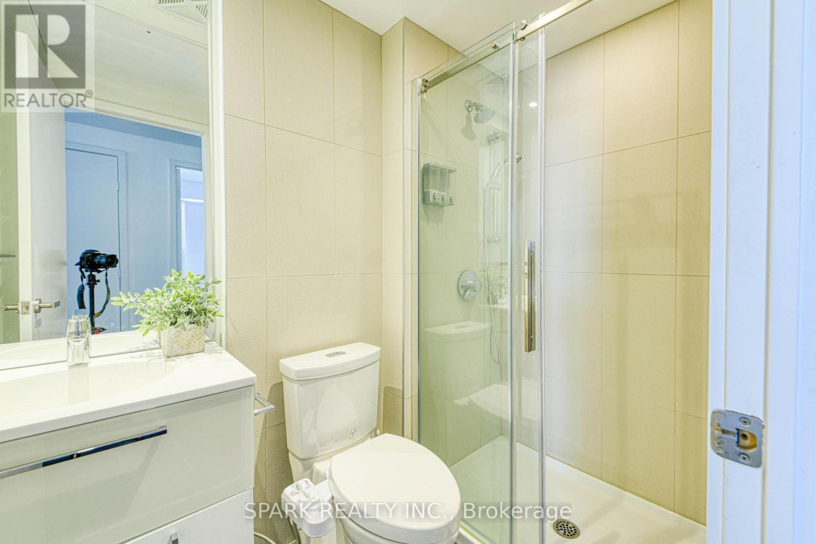 2405 - 15 Grenville Street, Toronto, Ontario  M4Y 1A1 - Photo 20 - C12050558