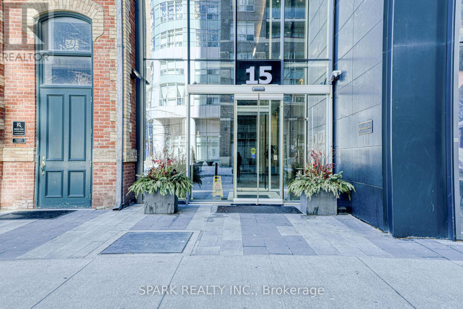2405 - 15 Grenville Street, Toronto, Ontario  M4Y 1A1 - Photo 3 - C12050558