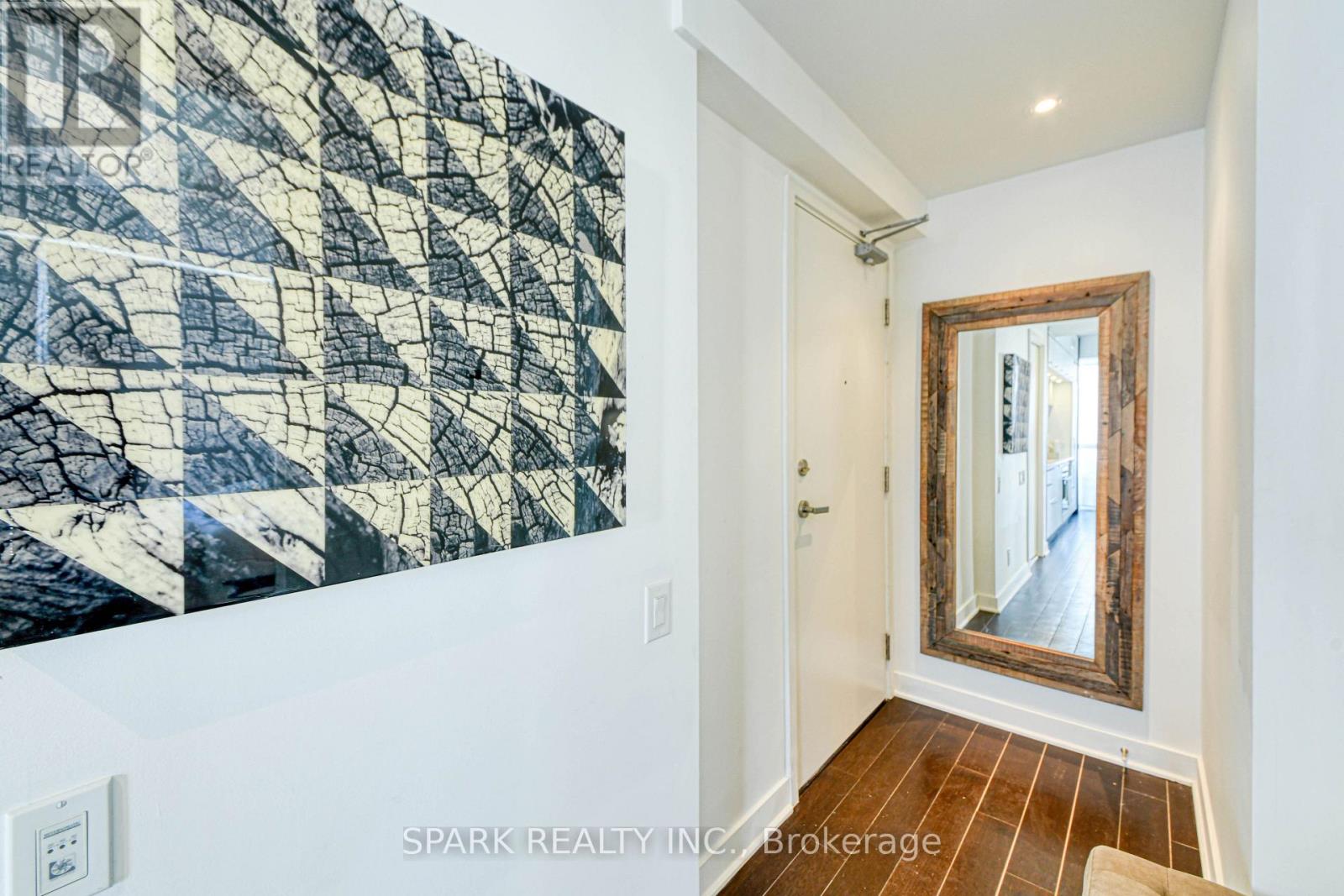 2405 - 15 Grenville Street, Toronto, Ontario  M4Y 1A1 - Photo 9 - C12050558