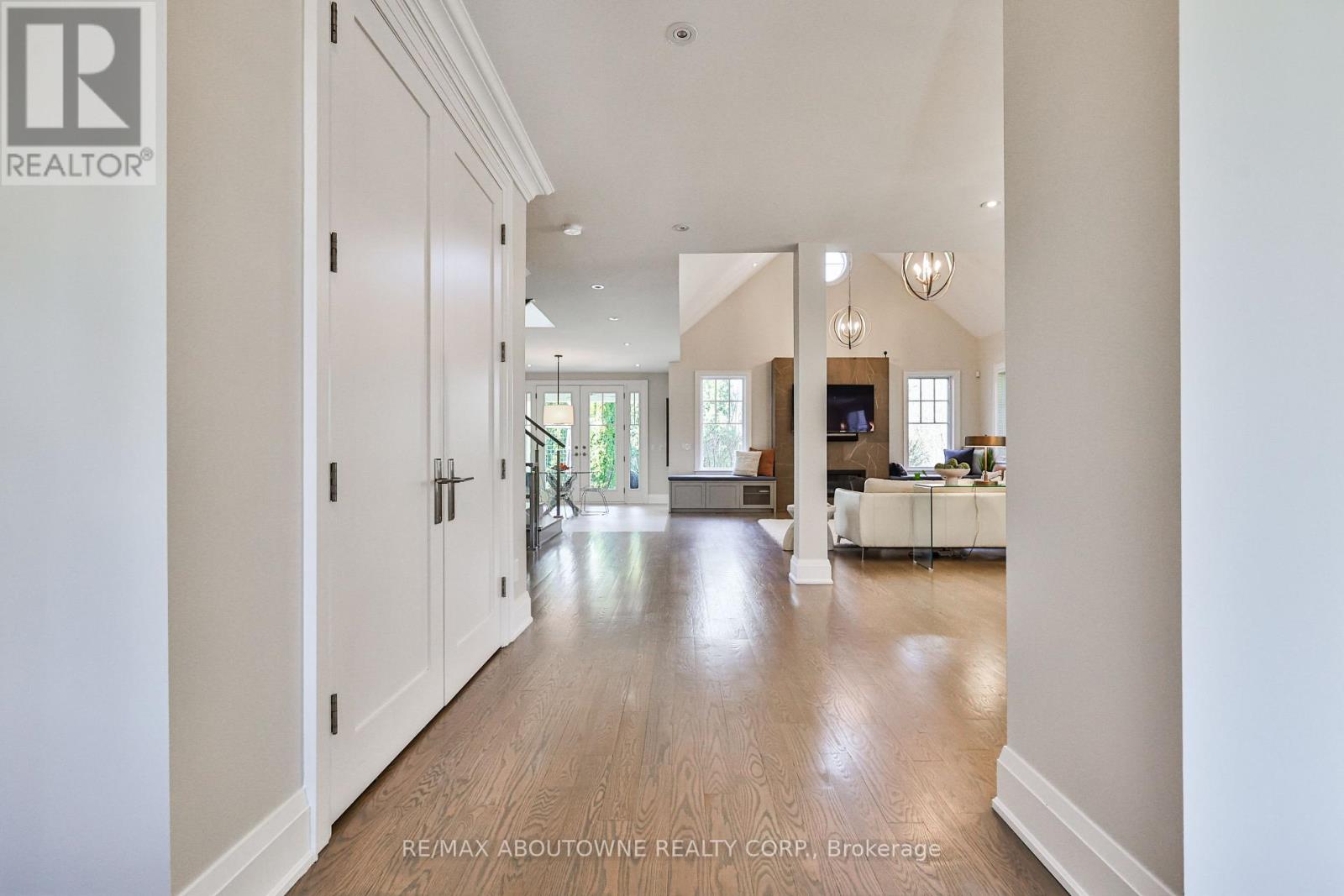 Property at 283 JENNINGS CRESCENT image 4