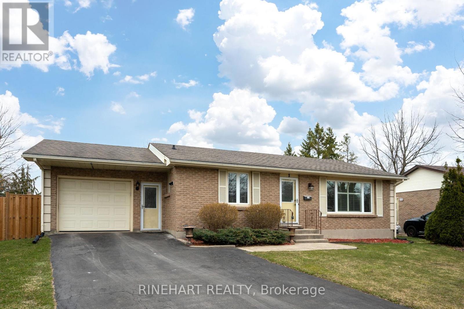 3 GREENFIELD COURT, London South, Ontario