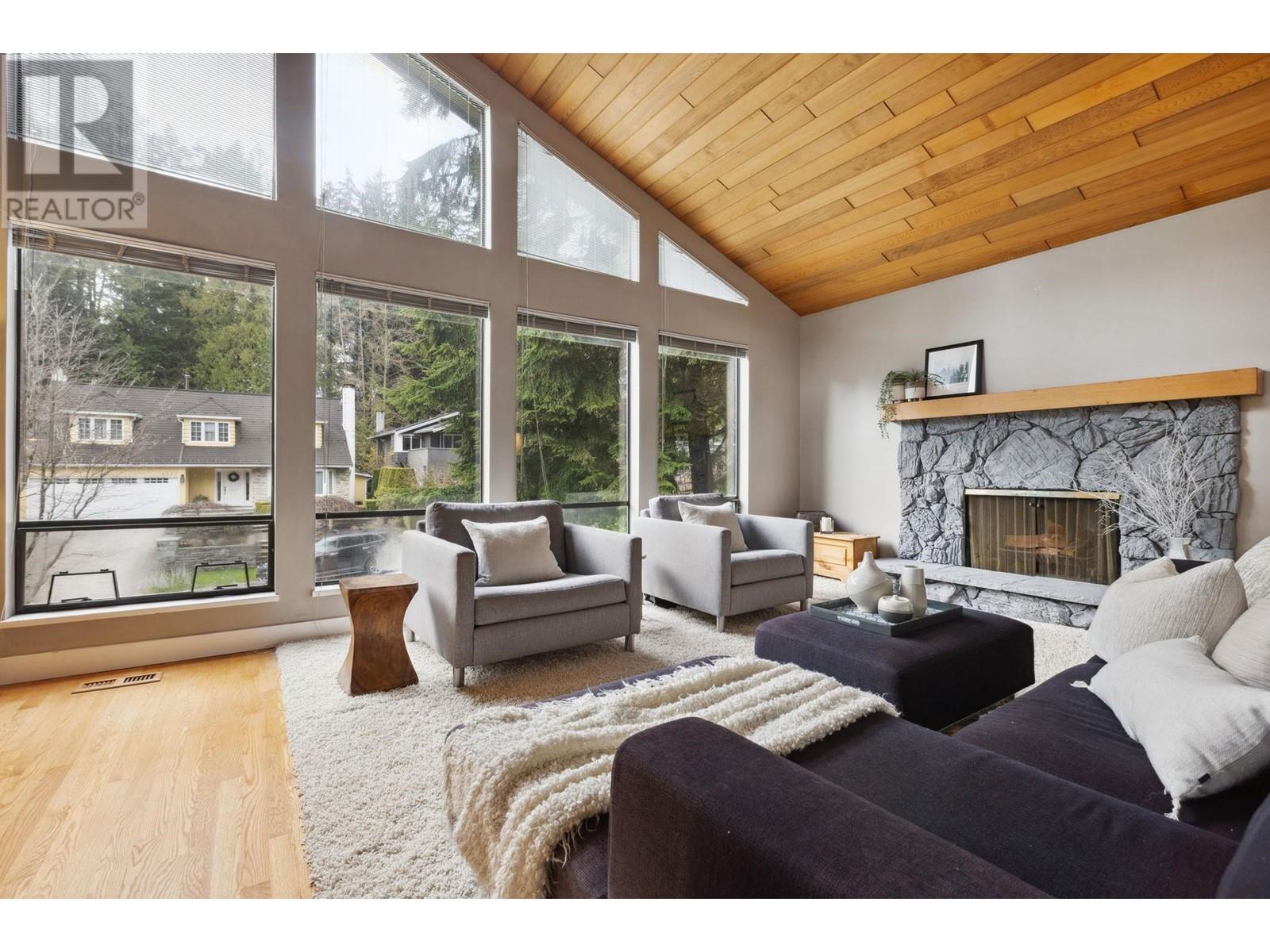 4590 Mapleridge Drive, North Vancouver, British Columbia  V7R 4M8 - Photo 5 - R2983445