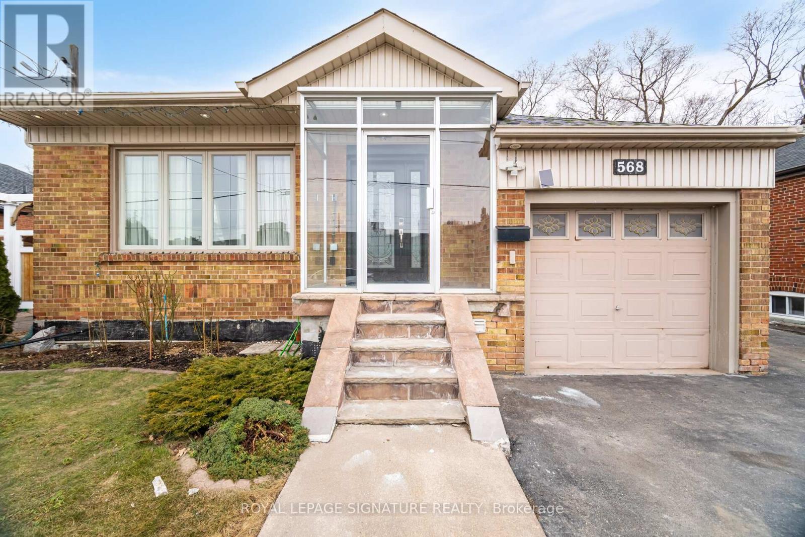 Property at 568 SOUTH SERVICE ROAD image 5