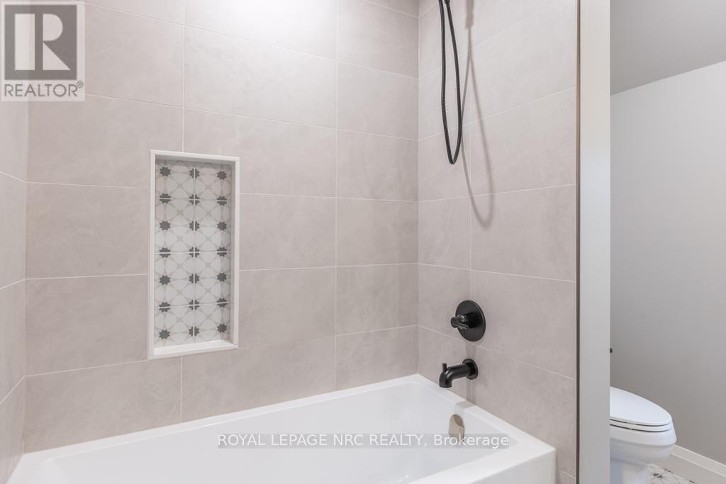 12 Scottdale Court, Pelham, Ontario  L0S 1E3 - Photo 34 - X12050676