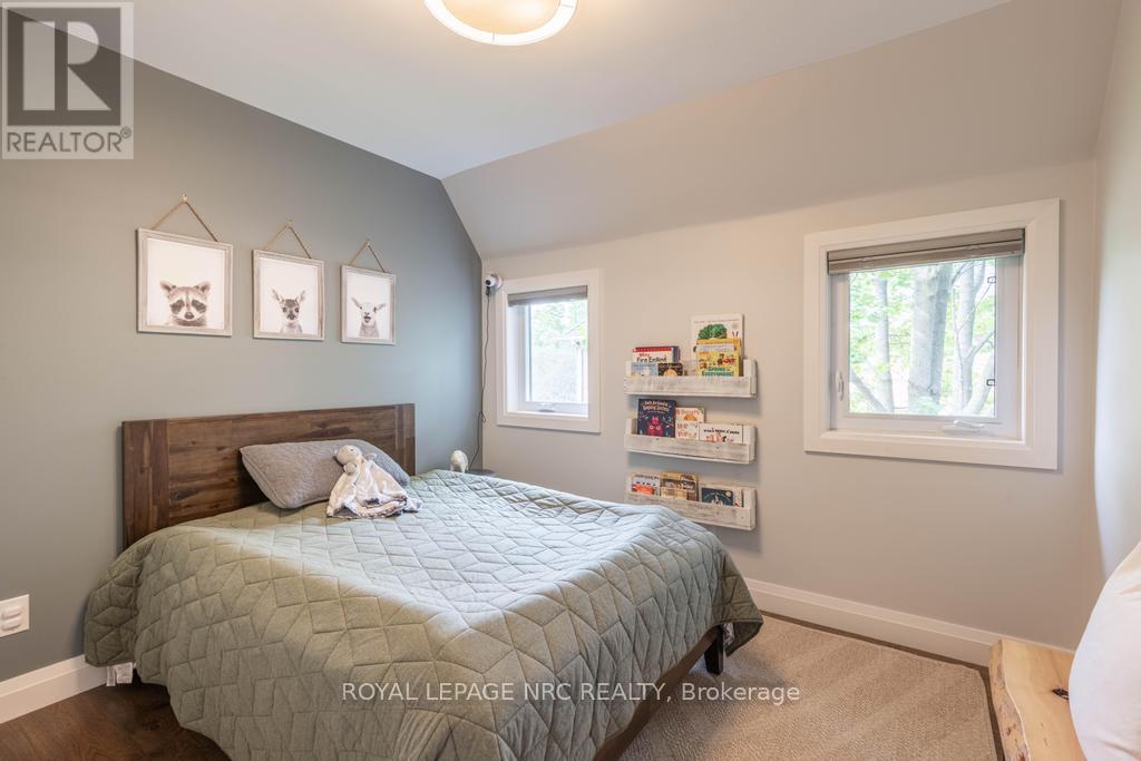 12 Scottdale Court, Pelham, Ontario  L0S 1E3 - Photo 36 - X12050676