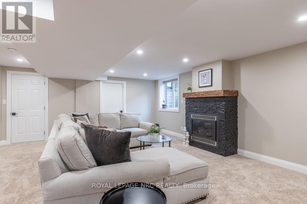 12 Scottdale Court, Pelham, Ontario  L0S 1E3 - Photo 37 - X12050676