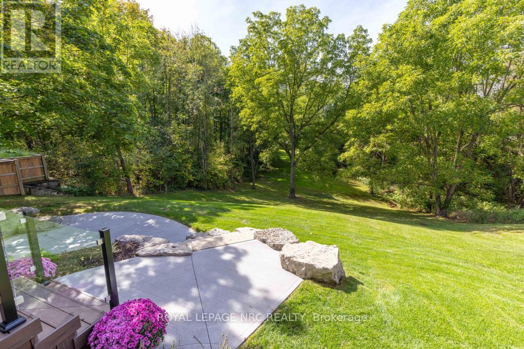 12 Scottdale Court, Pelham, Ontario  L0S 1E3 - Photo 7 - X12050676