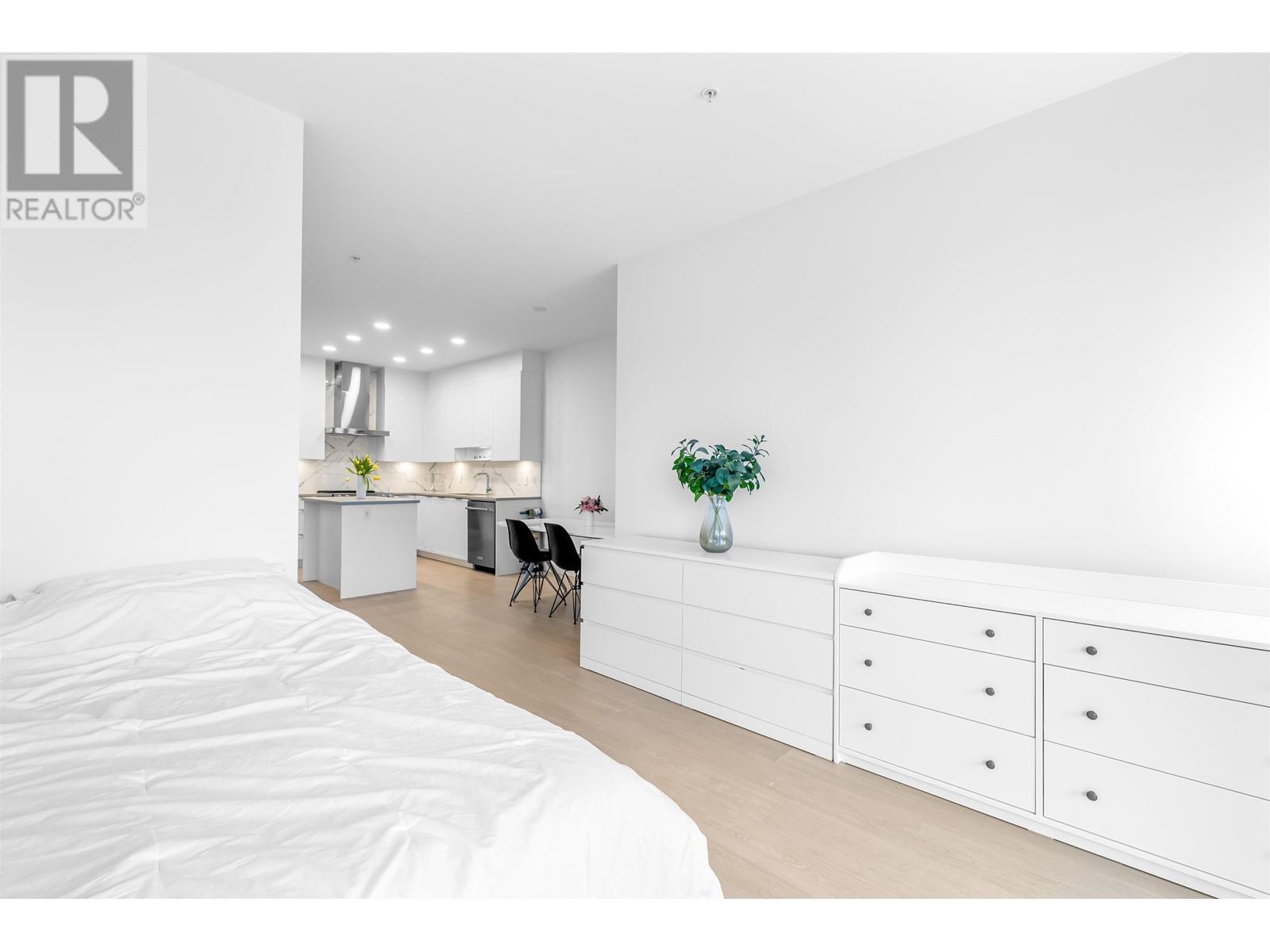 Listing Picture 11 of 32 : 203 7788 18TH STREET, Burnaby / 本拿比 - 魯藝地產 Yvonne Lu Group - MLS Medallion Club Member