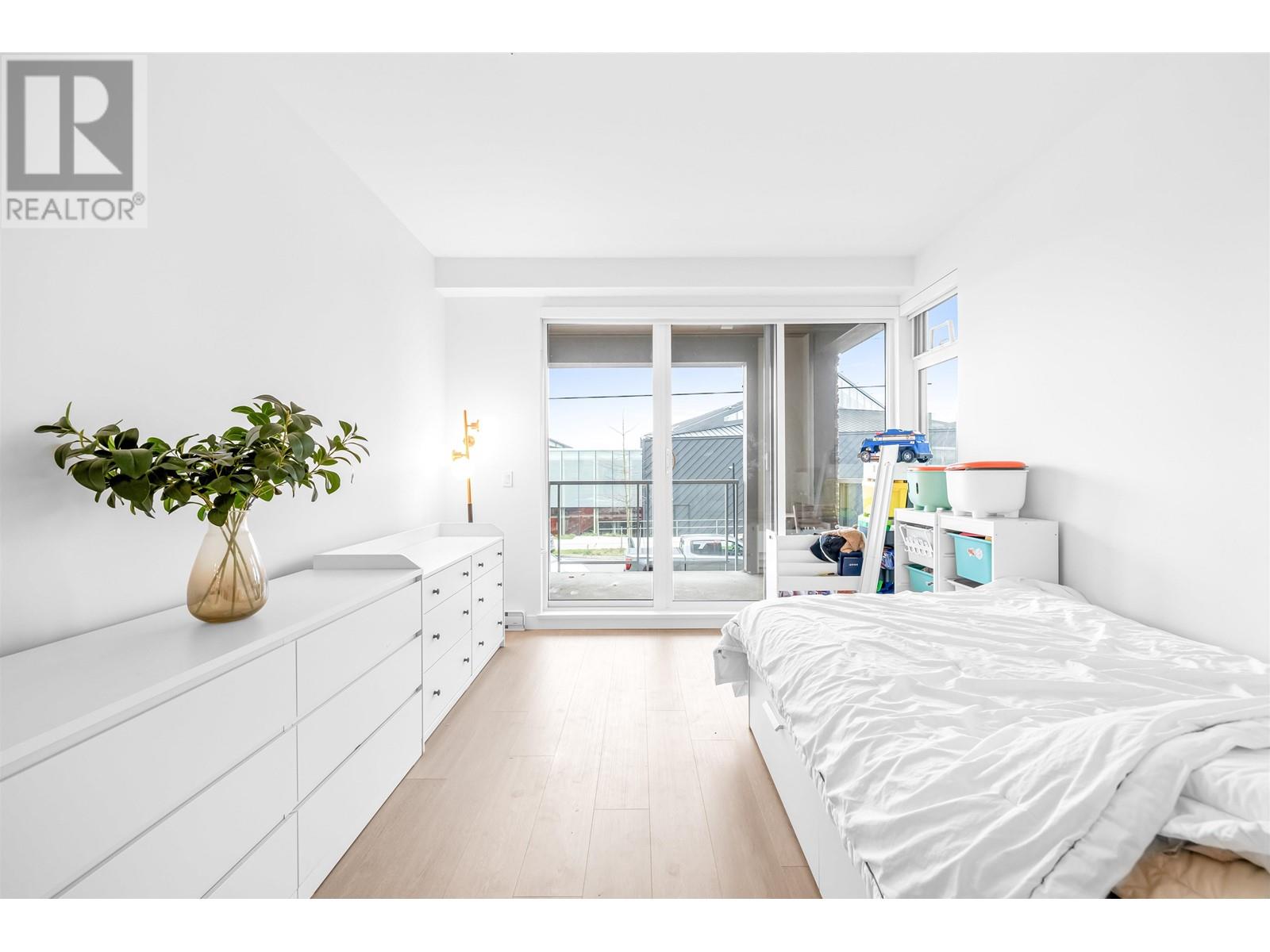 Listing Picture 9 of 32 : 203 7788 18TH STREET, Burnaby / 本拿比 - 魯藝地產 Yvonne Lu Group - MLS Medallion Club Member