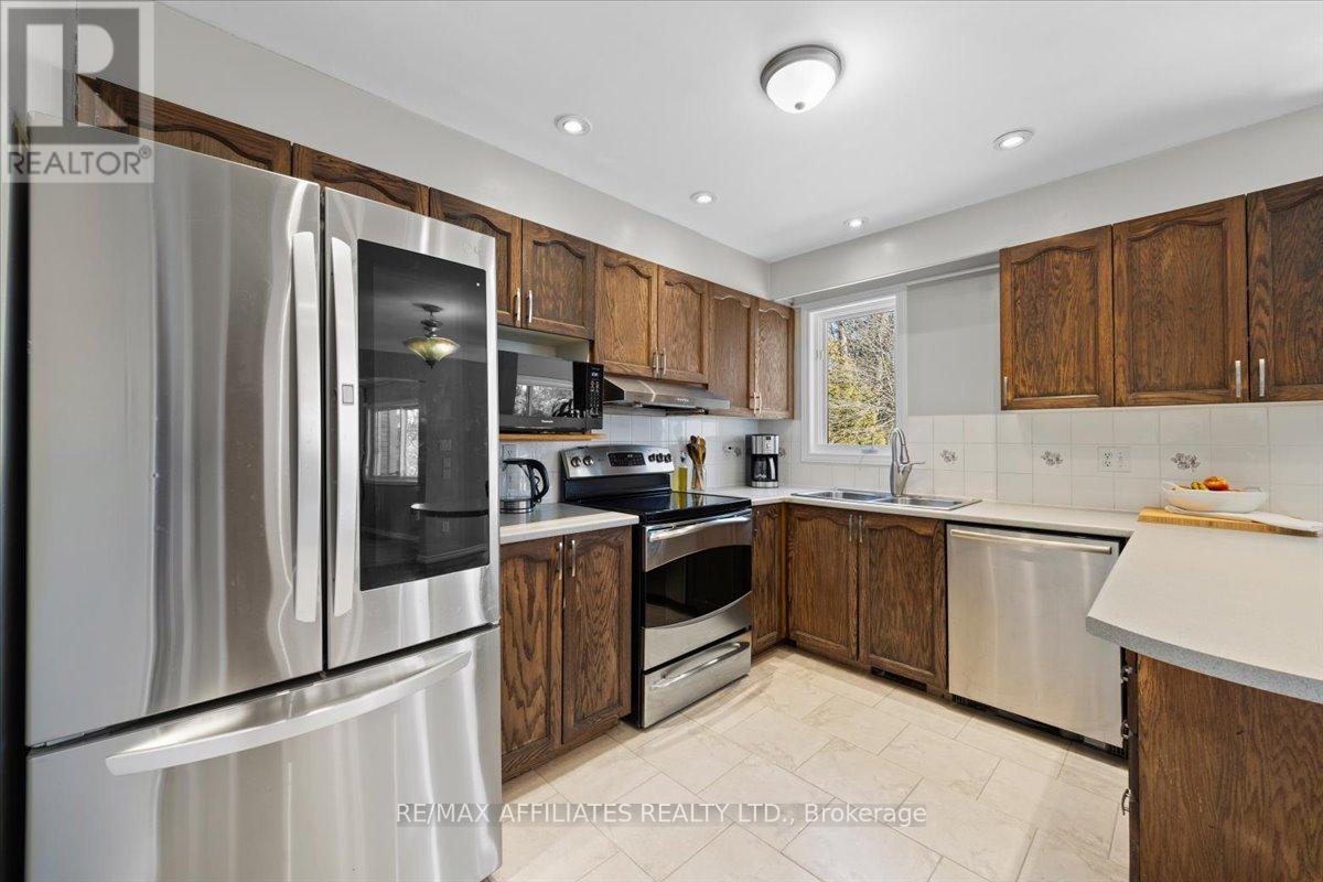 2055 Rolling Brook Drive, Ottawa, Ontario  K1W 1E2 - Photo 10 - X12050814