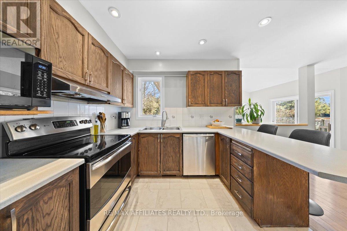 2055 Rolling Brook Drive, Ottawa, Ontario  K1W 1E2 - Photo 11 - X12050814