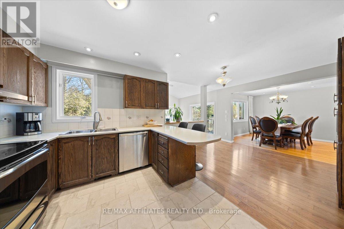 2055 Rolling Brook Drive, Ottawa, Ontario  K1W 1E2 - Photo 12 - X12050814