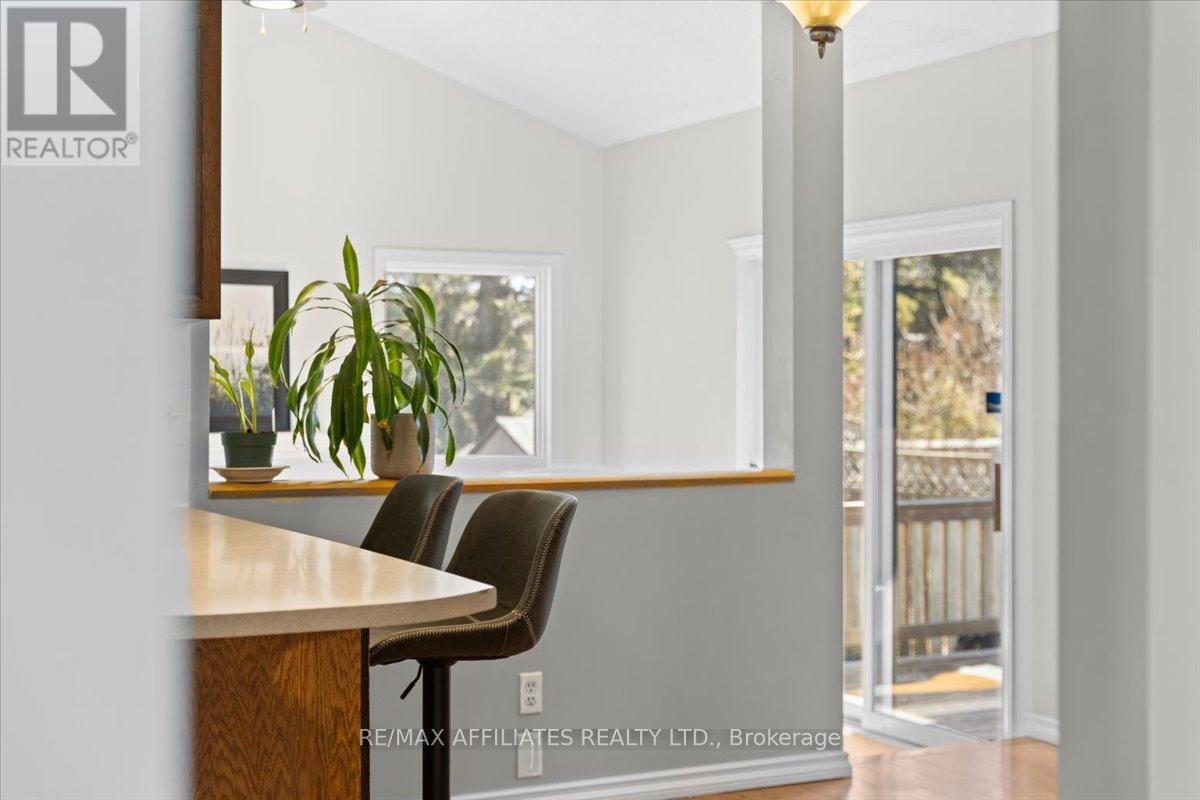 2055 Rolling Brook Drive, Ottawa, Ontario  K1W 1E2 - Photo 13 - X12050814