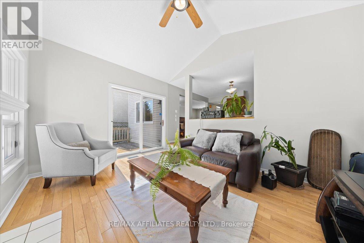 2055 Rolling Brook Drive, Ottawa, Ontario  K1W 1E2 - Photo 15 - X12050814