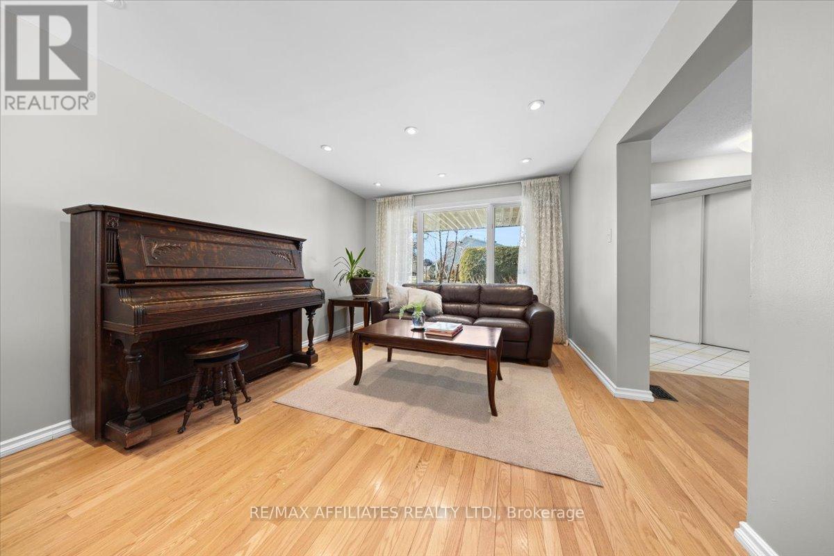 2055 Rolling Brook Drive, Ottawa, Ontario  K1W 1E2 - Photo 16 - X12050814