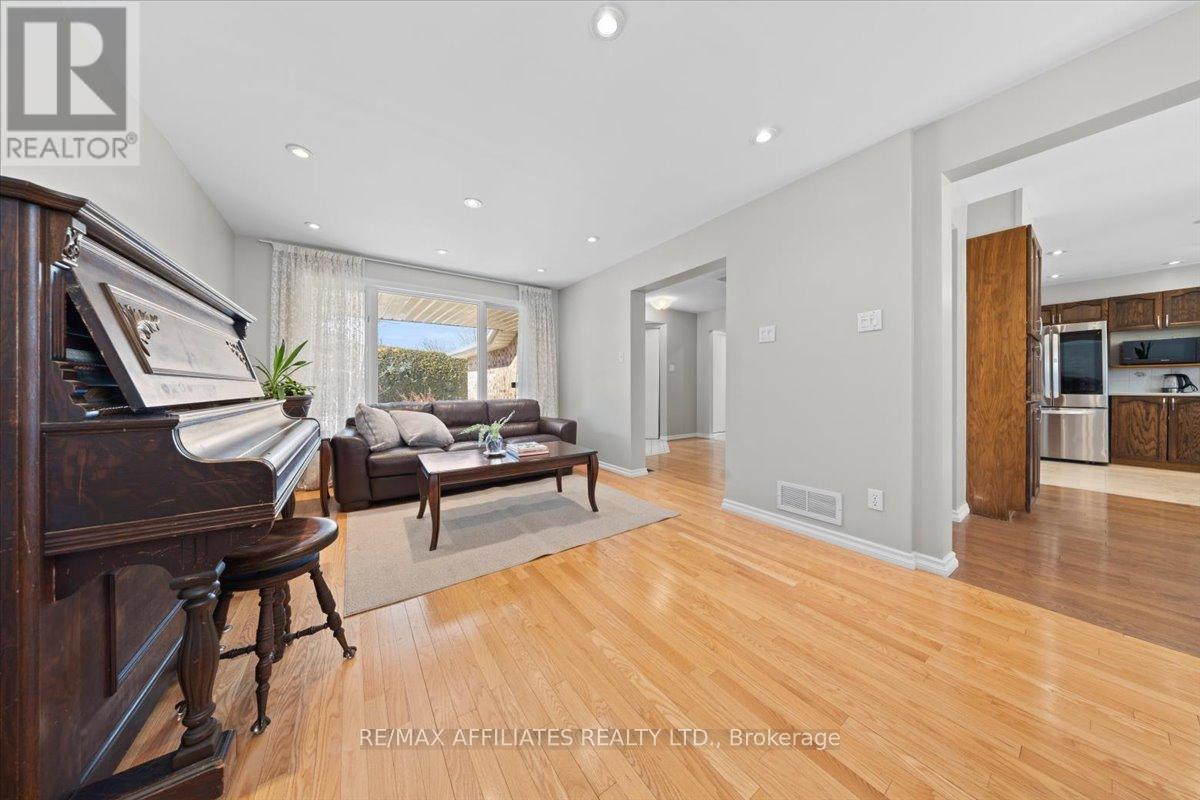 2055 Rolling Brook Drive, Ottawa, Ontario  K1W 1E2 - Photo 17 - X12050814