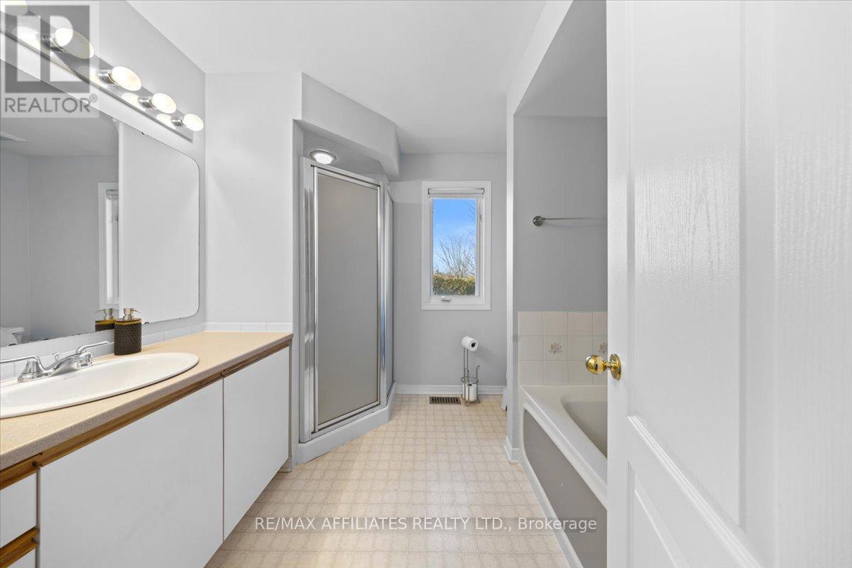 2055 Rolling Brook Drive, Ottawa, Ontario  K1W 1E2 - Photo 28 - X12050814
