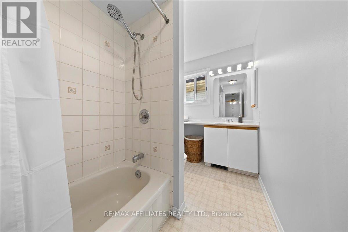 2055 Rolling Brook Drive, Ottawa, Ontario  K1W 1E2 - Photo 35 - X12050814