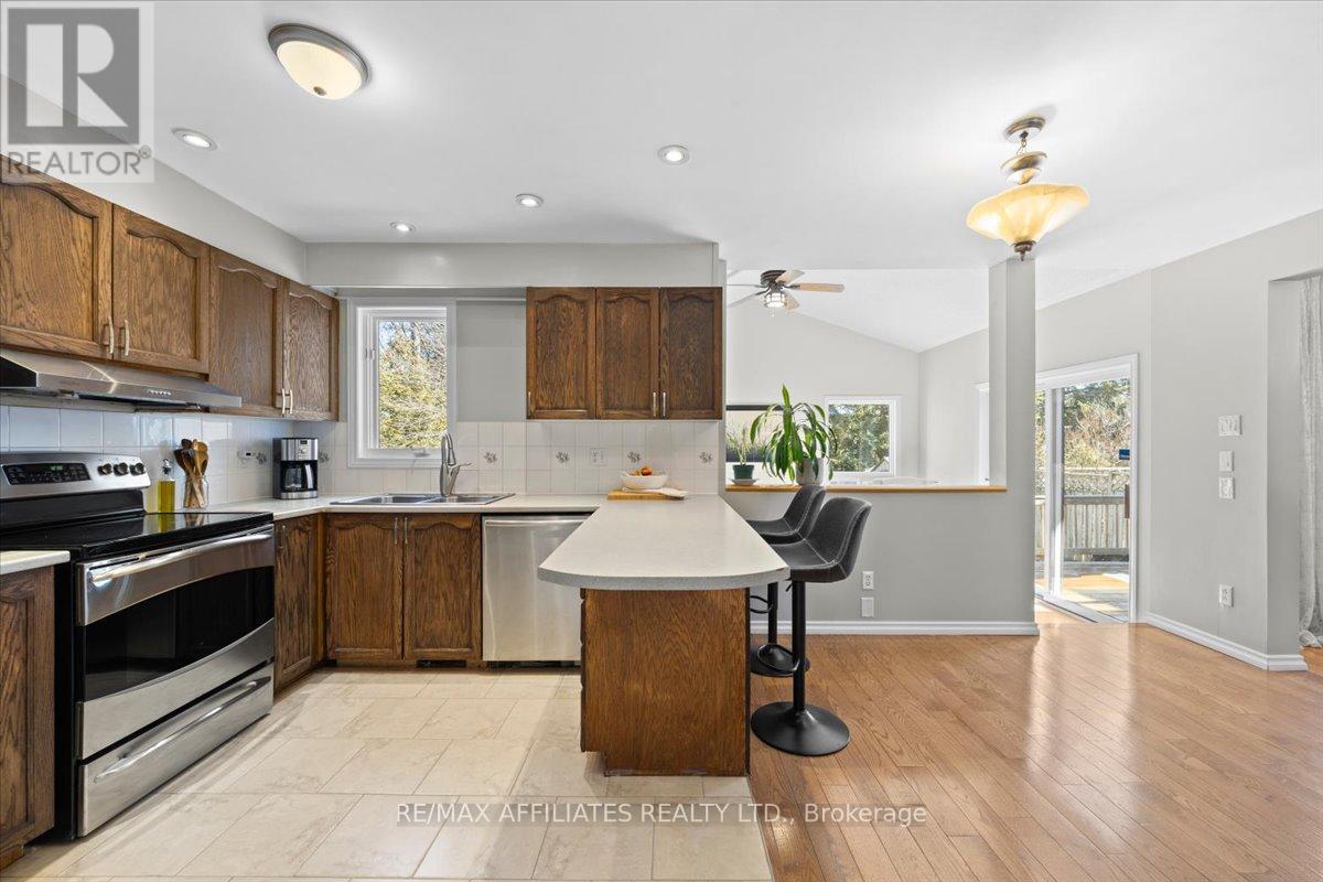 2055 Rolling Brook Drive, Ottawa, Ontario  K1W 1E2 - Photo 7 - X12050814