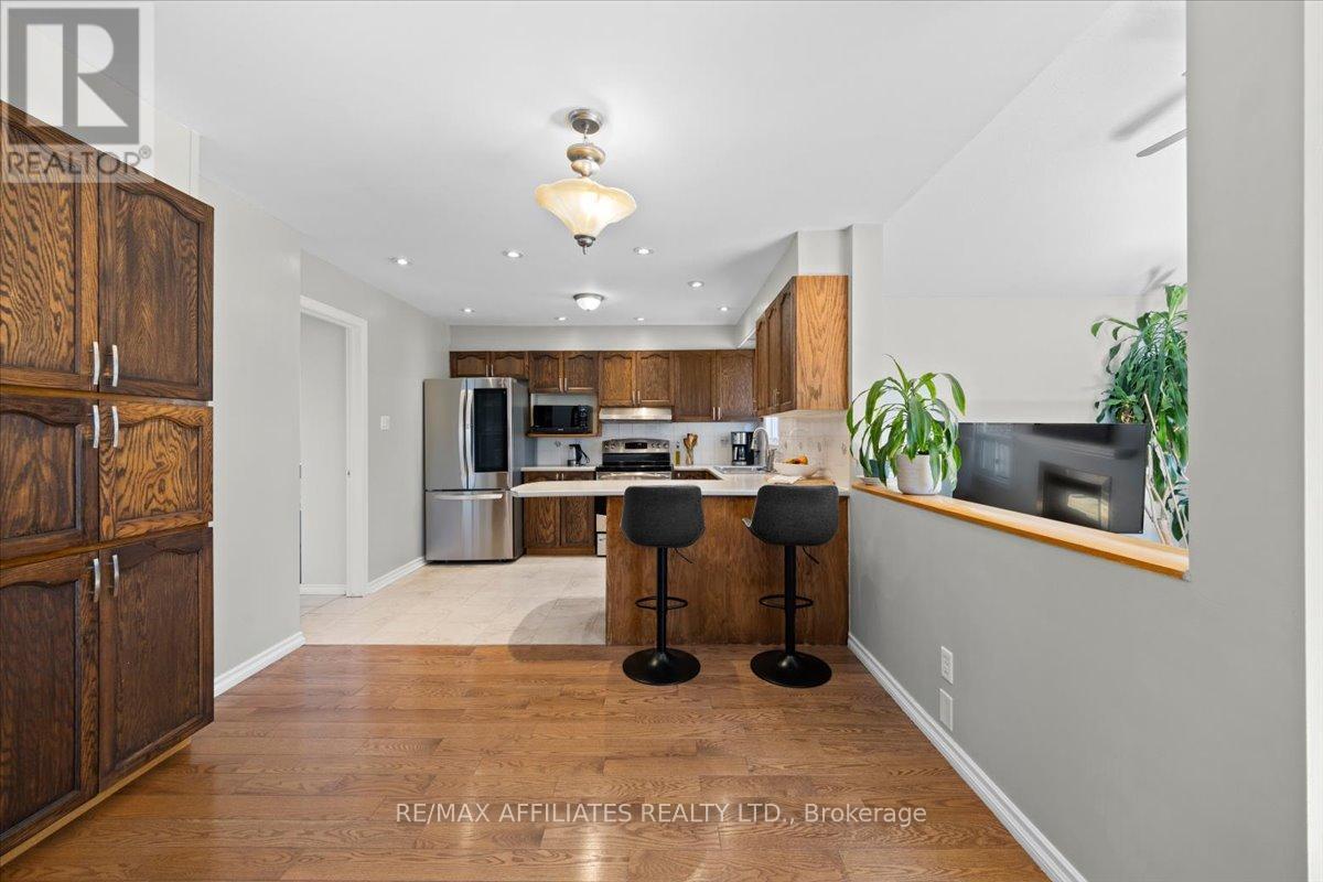 2055 Rolling Brook Drive, Ottawa, Ontario  K1W 1E2 - Photo 8 - X12050814