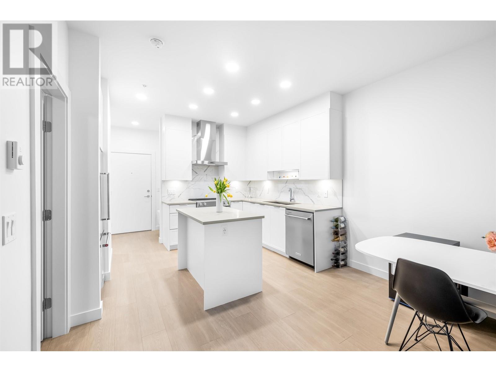 Listing Picture 6 of 32 : 203 7788 18TH STREET, Burnaby / 本拿比 - 魯藝地產 Yvonne Lu Group - MLS Medallion Club Member