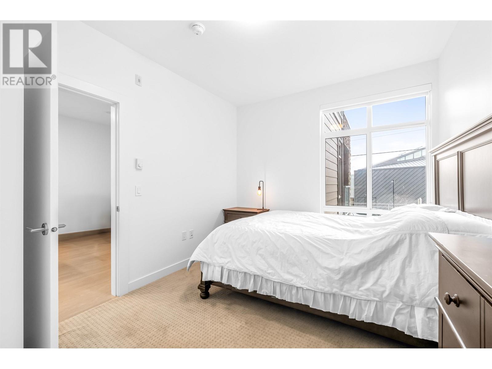 Listing Picture 13 of 32 : 203 7788 18TH STREET, Burnaby / 本拿比 - 魯藝地產 Yvonne Lu Group - MLS Medallion Club Member