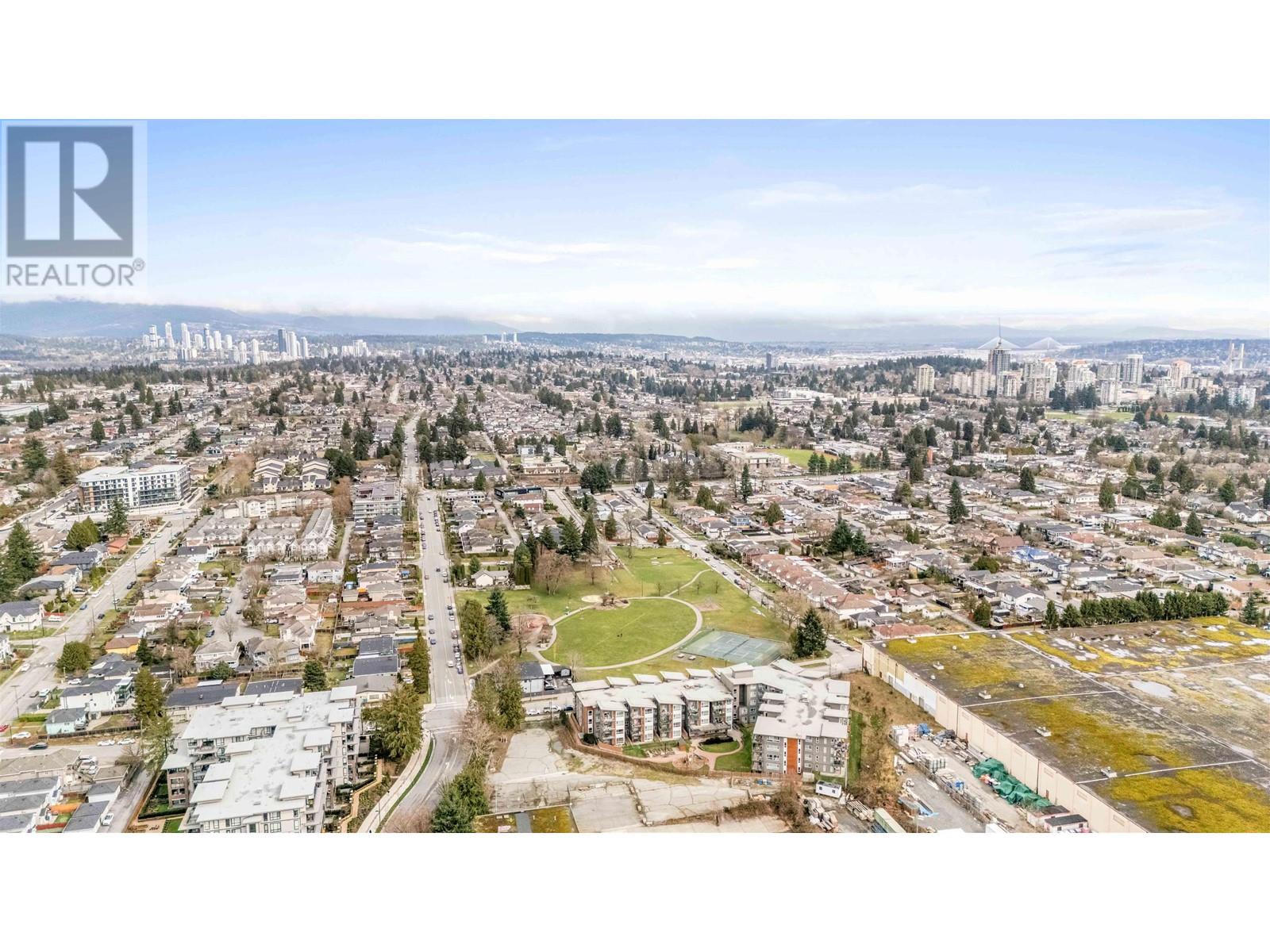 Listing Picture 28 of 32 : 203 7788 18TH STREET, Burnaby / 本拿比 - 魯藝地產 Yvonne Lu Group - MLS Medallion Club Member