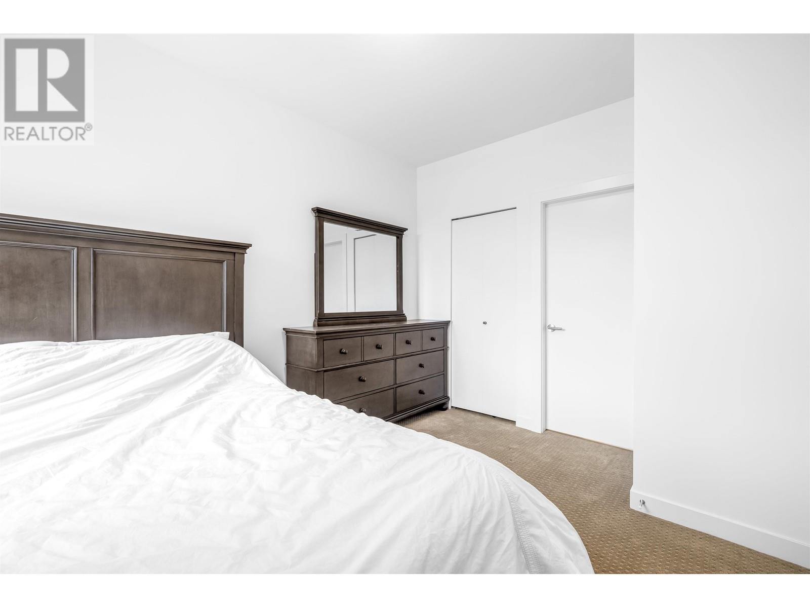 Listing Picture 14 of 32 : 203 7788 18TH STREET, Burnaby / 本拿比 - 魯藝地產 Yvonne Lu Group - MLS Medallion Club Member