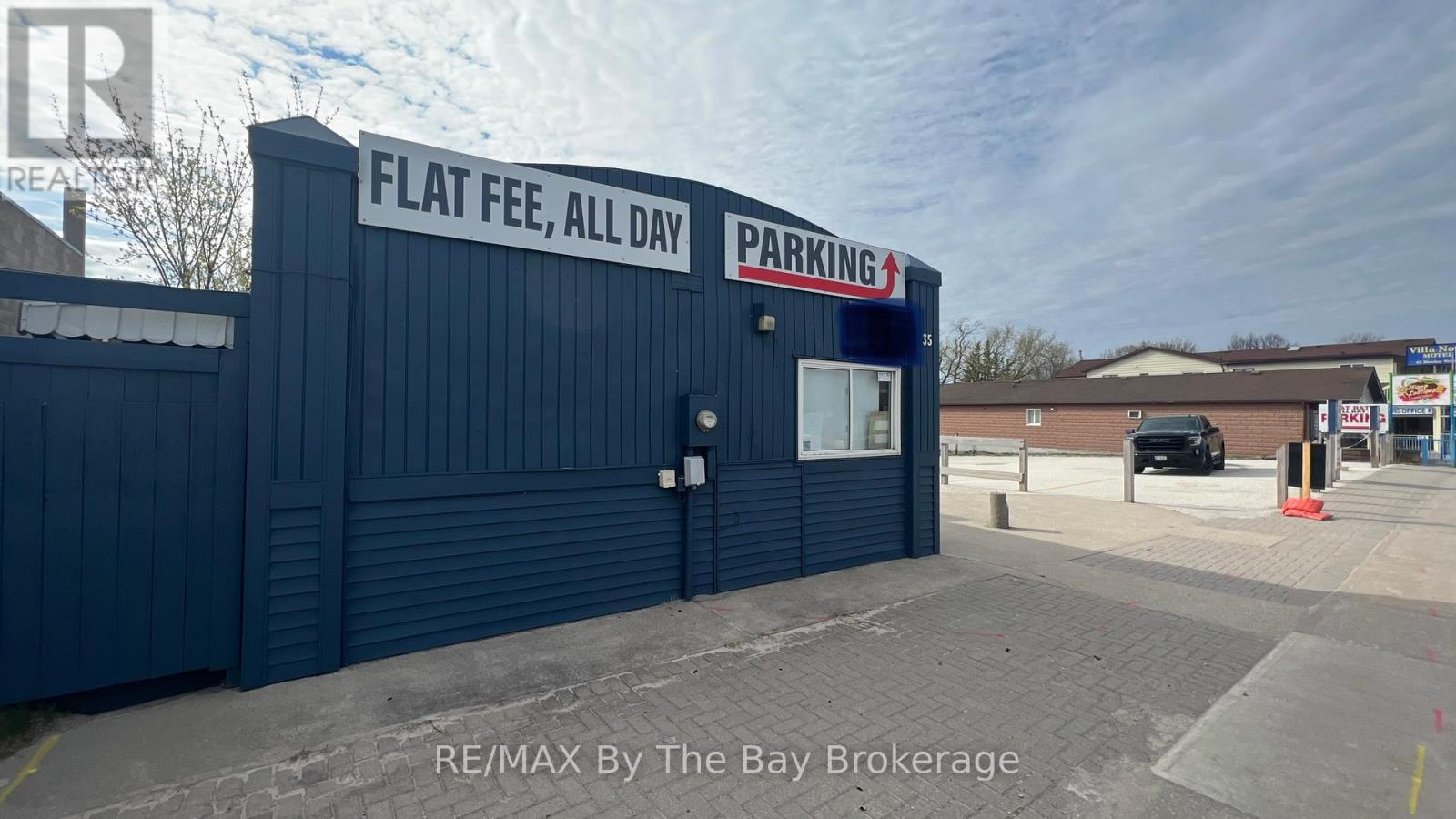 35 Mosley Street, Wasaga Beach, Ontario  L9Z 2J8 - Photo 12 - S12050732