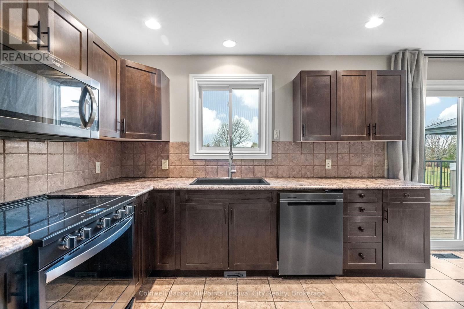 65 Wellington Street S, Ashfield-Colborne-Wawanosh, Ontario  N7A 3X9 - Photo 15 - X12050728