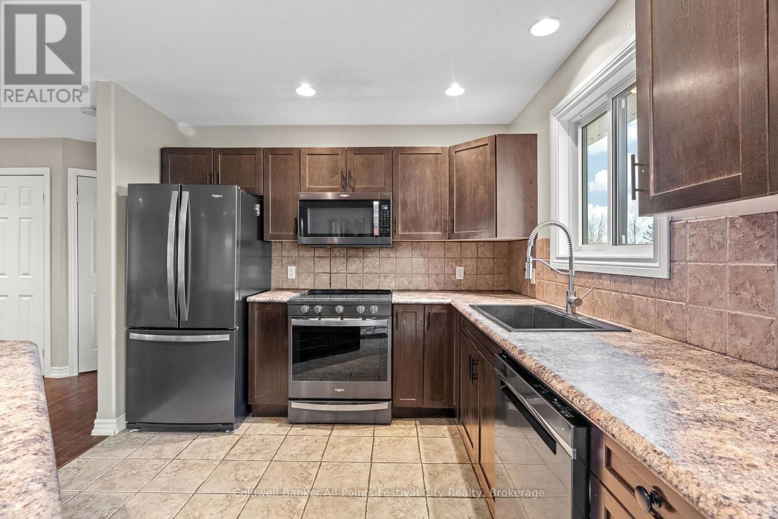65 Wellington Street S, Ashfield-Colborne-Wawanosh, Ontario  N7A 3X9 - Photo 16 - X12050728
