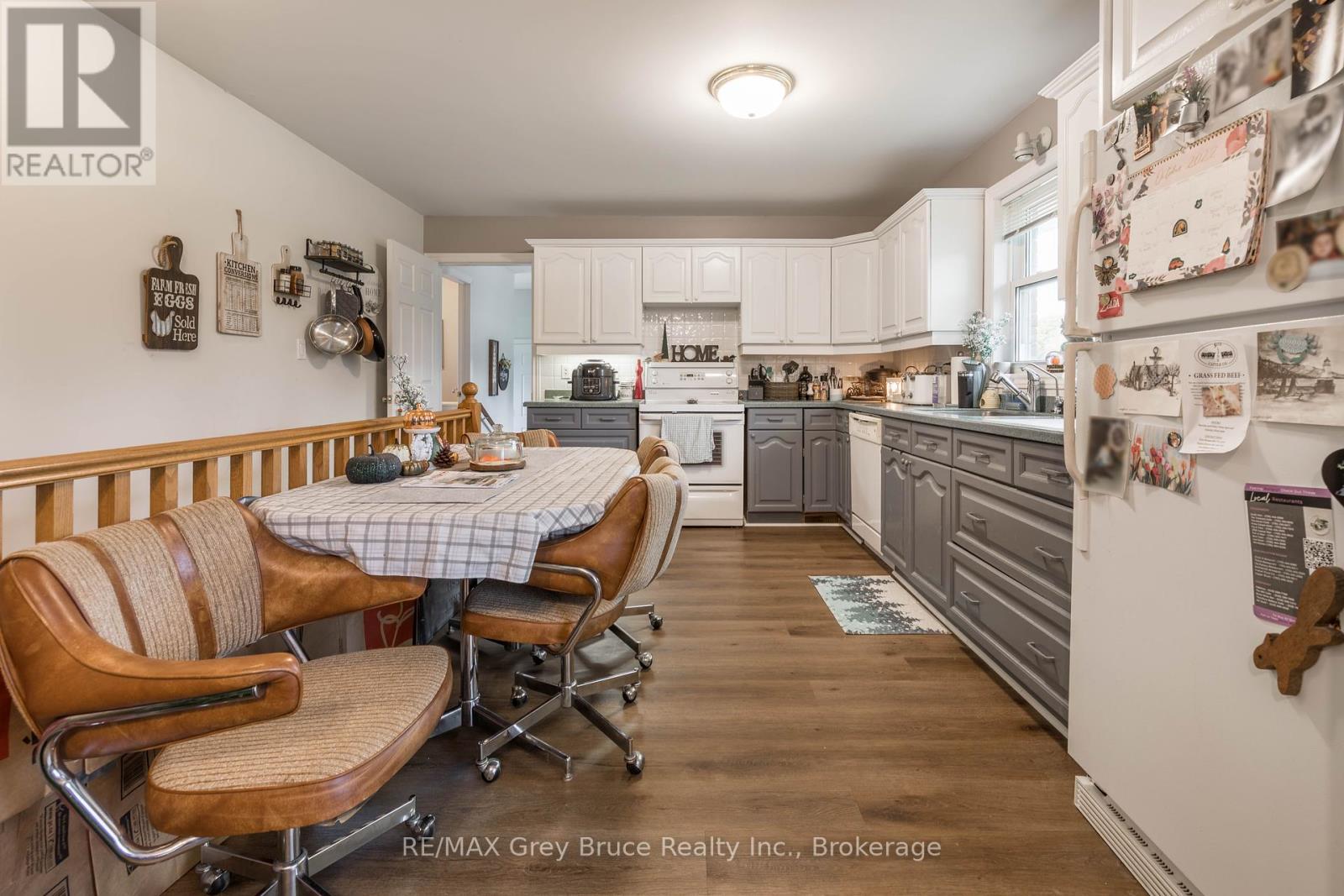118 Matilda Street, Blue Mountains, Ontario  N0H 1J0 - Photo 11 - X12048365