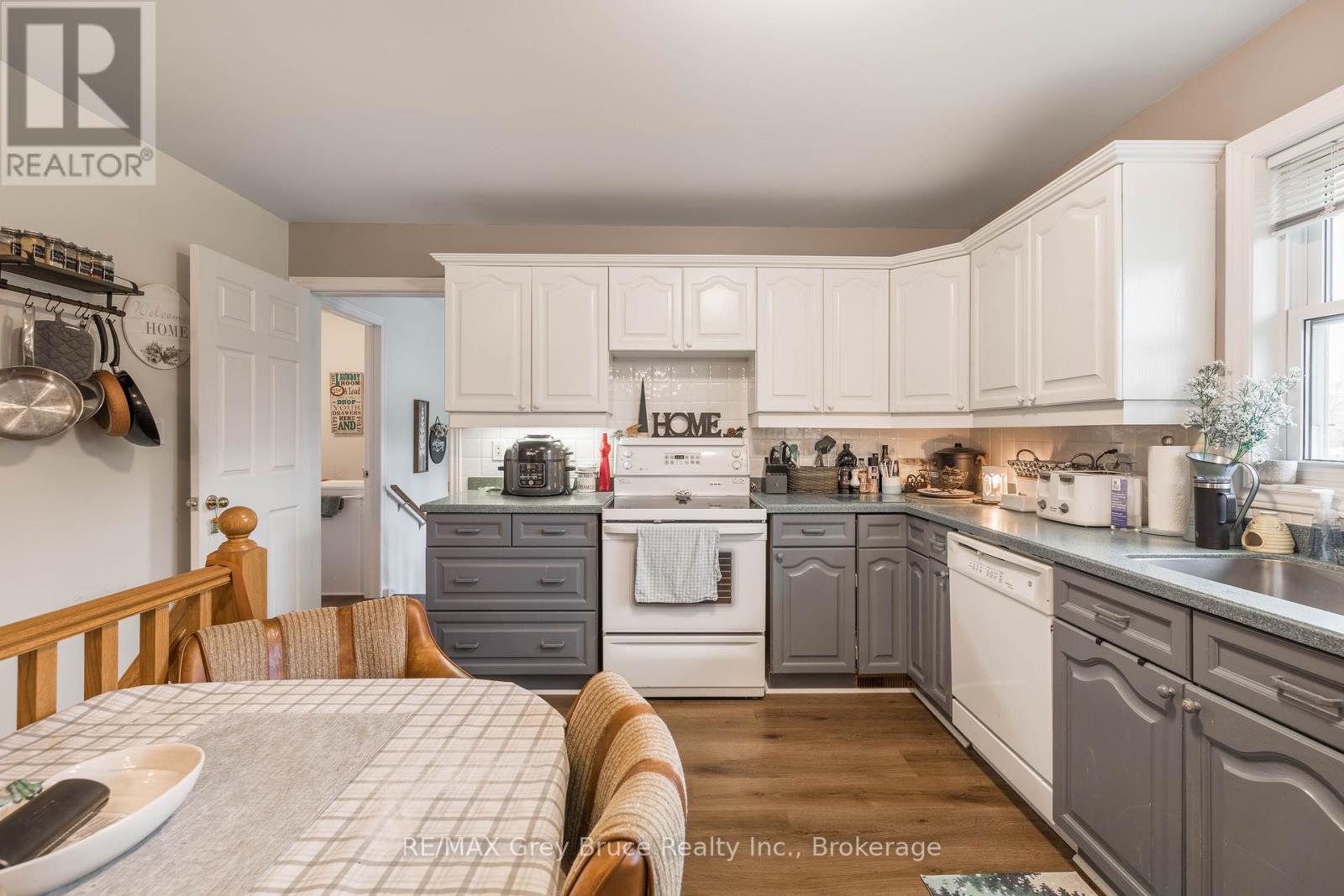 118 Matilda Street, Blue Mountains, Ontario  N0H 1J0 - Photo 12 - X12048365