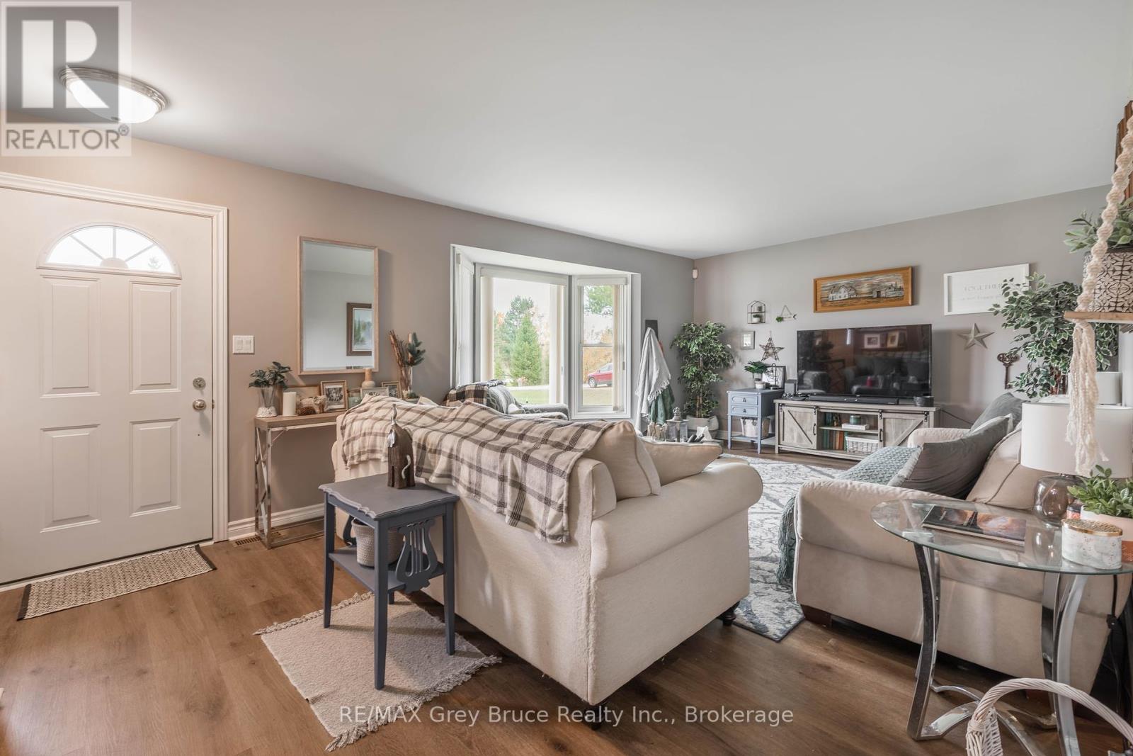 118 Matilda Street, Blue Mountains, Ontario  N0H 1J0 - Photo 4 - X12048365
