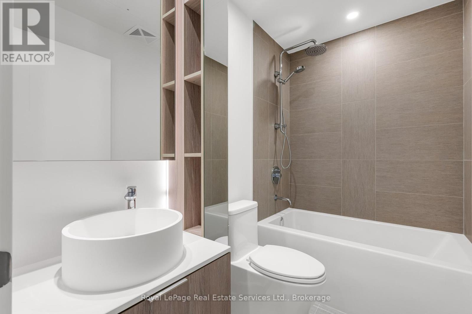 720 - 28 Ann Street, Mississauga, Ontario  L5G 0E1 - Photo 4 - W12050045